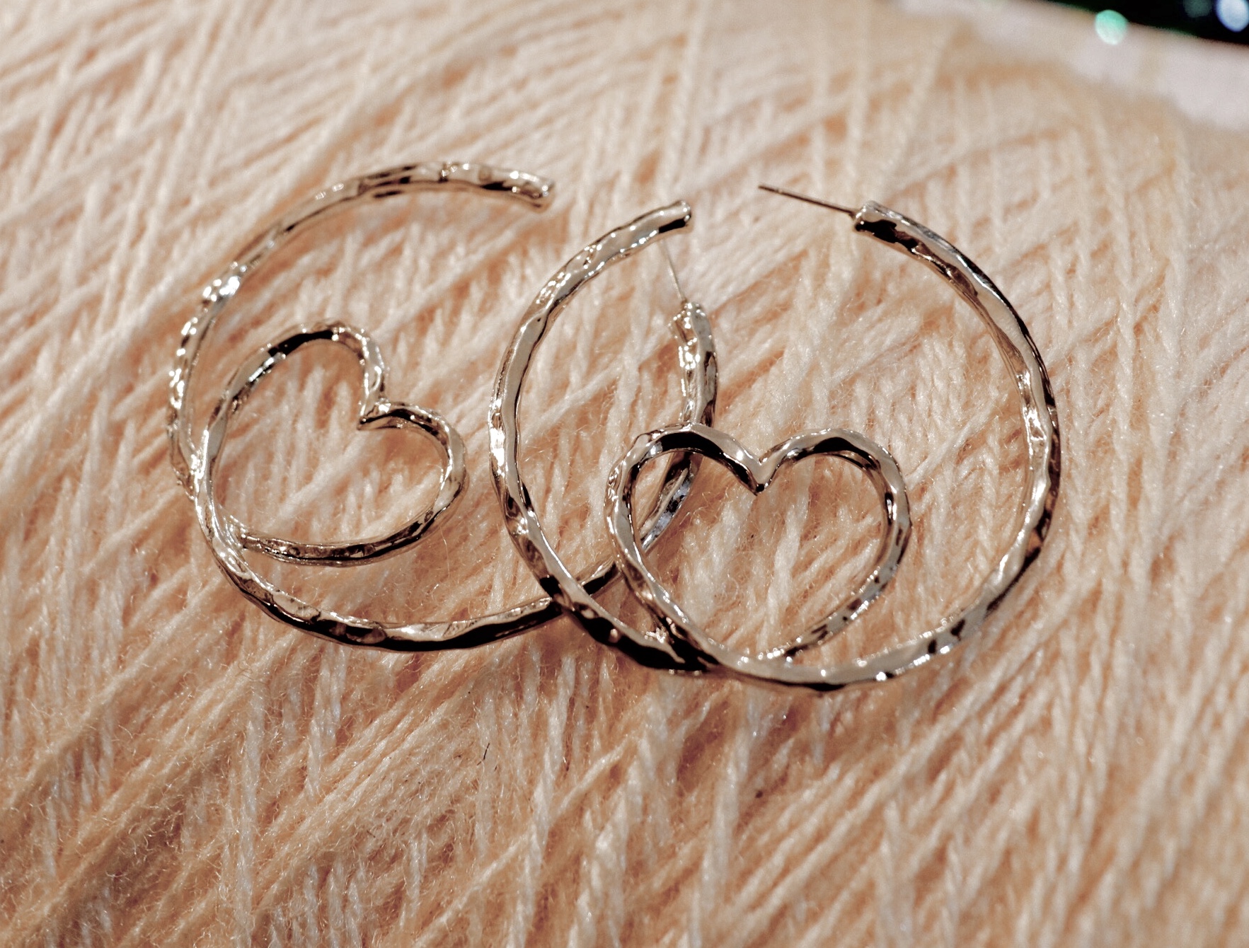 These heart hoops are perfect for Valentine's Day! They measure 2 inches in diameter and are available in gold or silver!