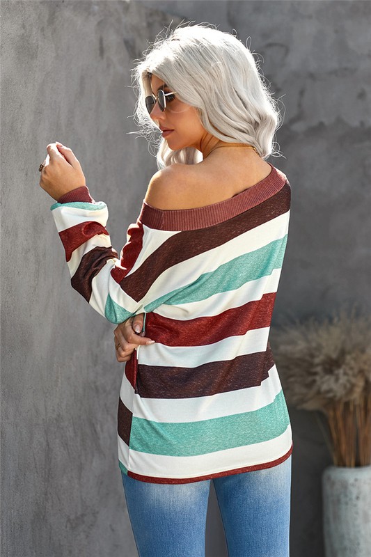 The striped color block keeps you very bright and chic

Loose neckline allows you to wear it in not only one way

Combines retro lantern sleeves perfectly with drop-shoulder design

Finished with ribbed detail at round neck and cuffs