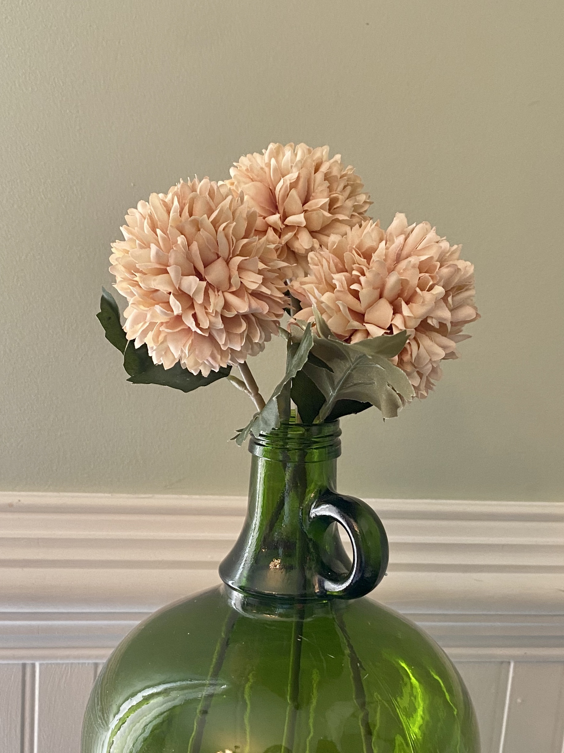 This long and slender Pink Pompom stem is made of fabric with a durable plastic stem and is perfect for any season.  This stem will compliment any decor in your home and it measures 14 inches long