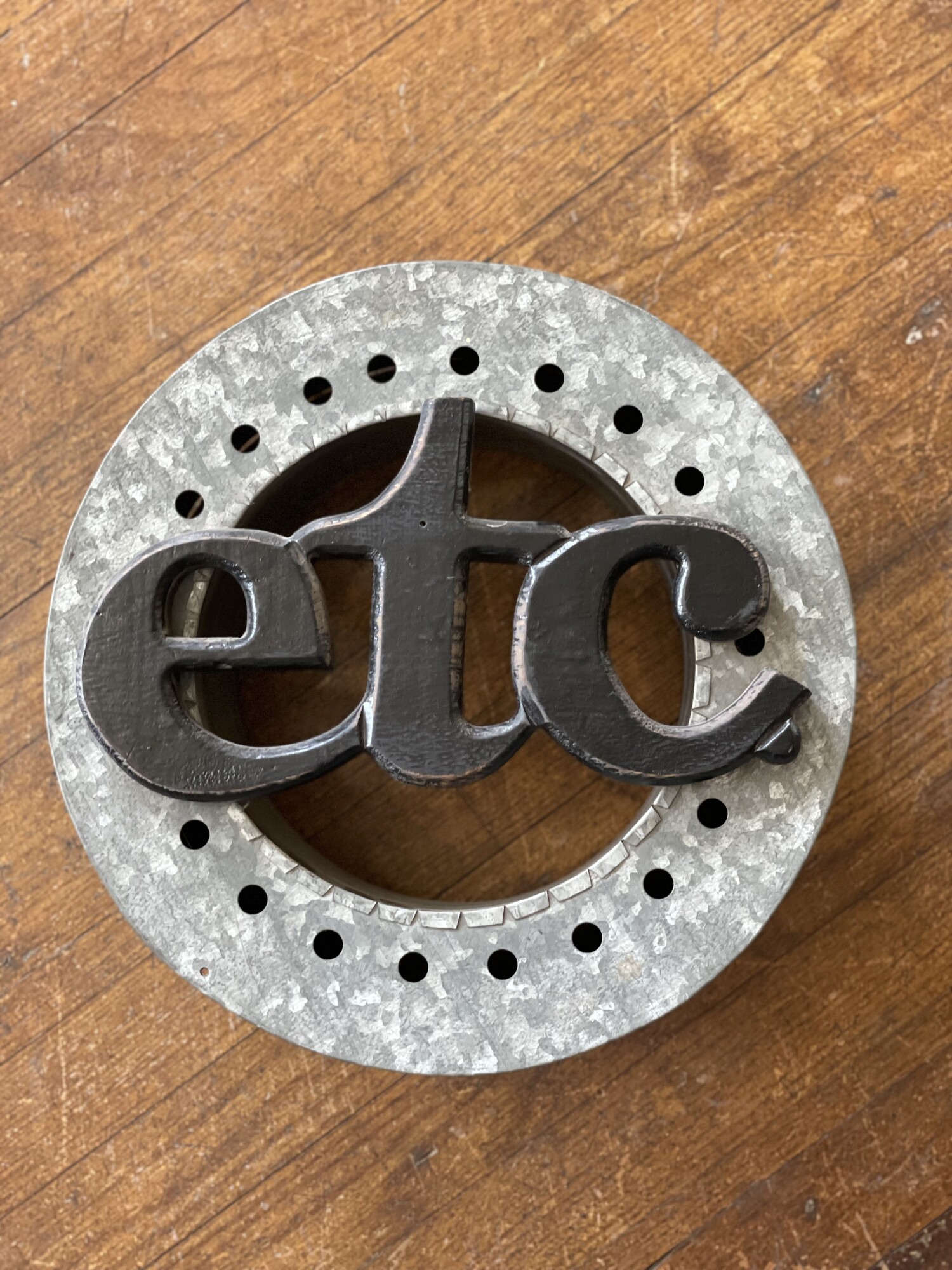 Etc Metal Circle Decor
Galvanized metal and wood
Silver & black
Size: 14x4