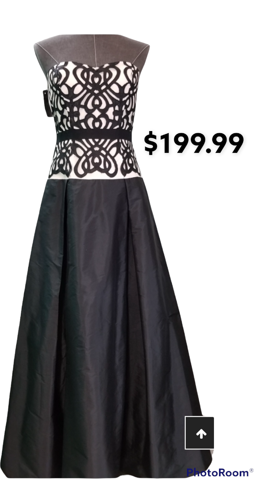 Aiden Mattox strapless formal with embellished applique top. Strapless with back zip closure. Full satin skirt with POCKETS!
Black and cream
Size: 6
NO RETURNS ON PROM DRESSES!