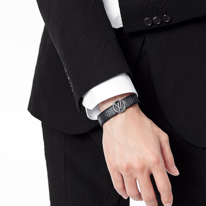 Shop Louis Vuitton Lv Circle Leather Bracelet (BRACELET LV CIRCLE, M6549D)  by Mikrie