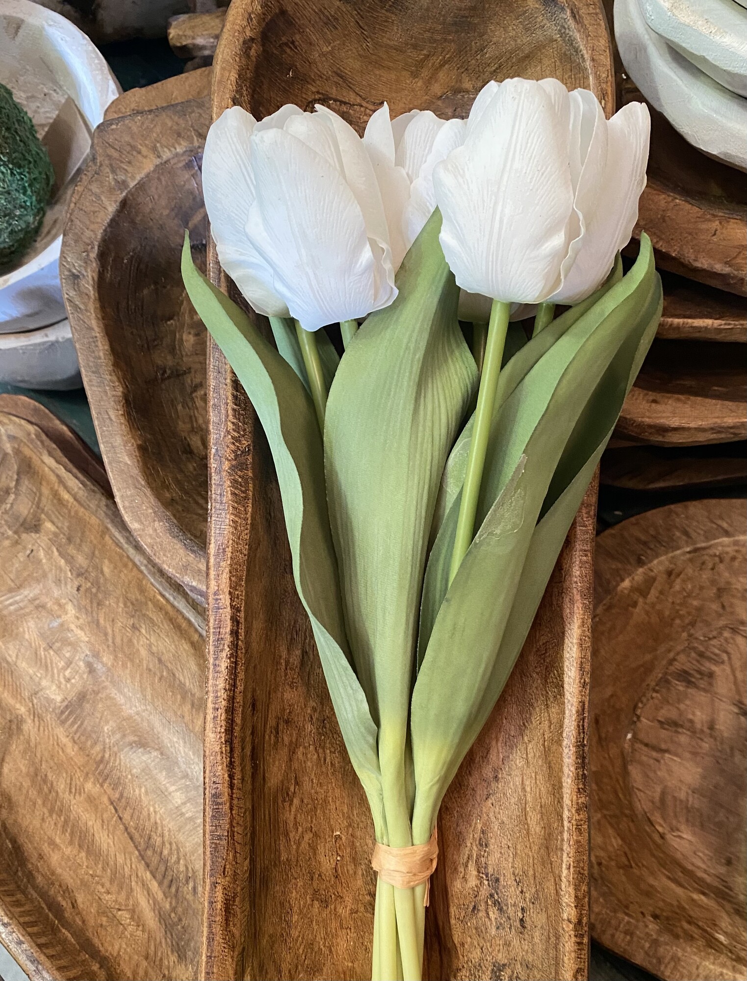 These beautiful real touch tulips are absolutely stunning! They look and feel like real, live tulips! Use these as a gift, or fill your empty vases with a gorgeous flower that you don't have to water! They measure 14 inches long and come in a bunch of 7.