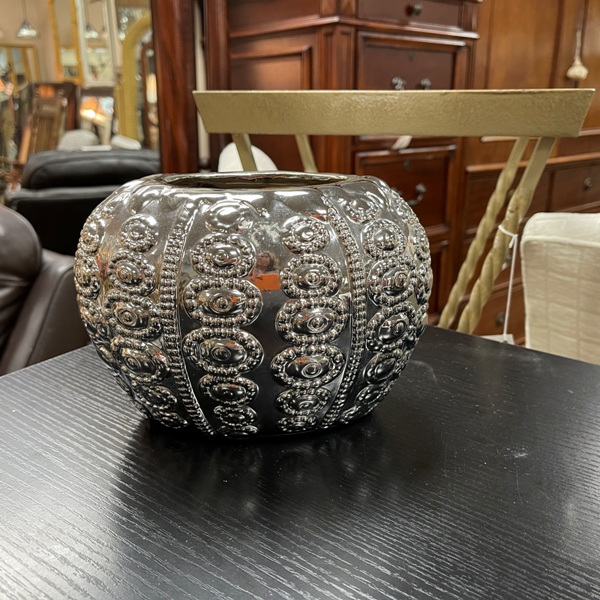 Silver Oval Vase, Size: 8x6x6