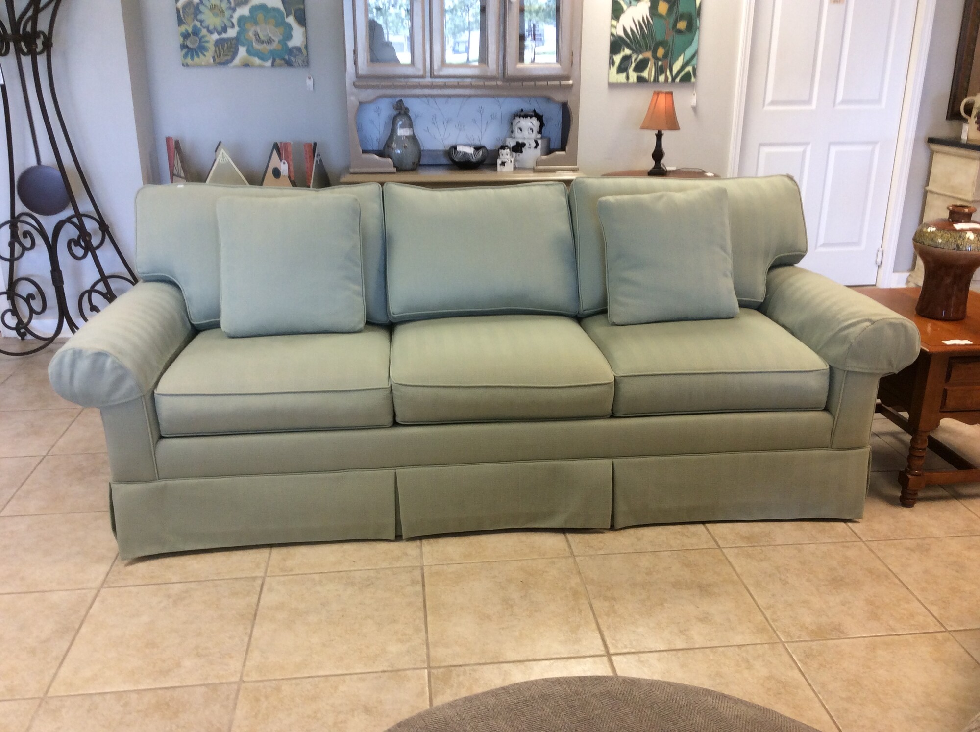 Ethan Allen Mint Green Sofa. This sofa is a 3 seater with 6 removable cushions. It also includes 2 pillows, a skirt and arm covers.
