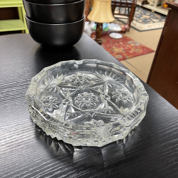 Vintage Cut Glass Ashtray, Size: 8x2