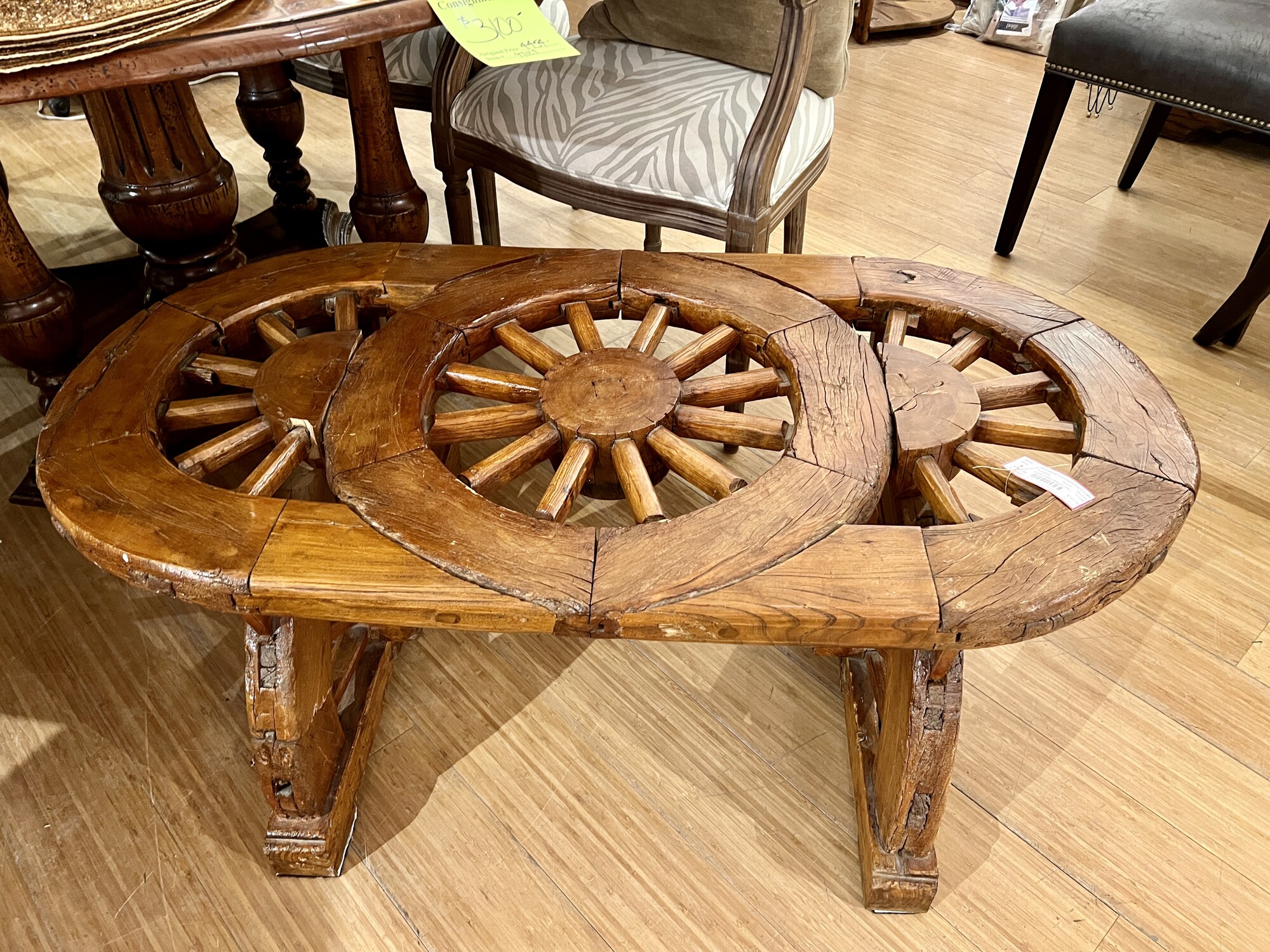 Wooden Wagon Wheel Coffee Table
Size: 45x24x17