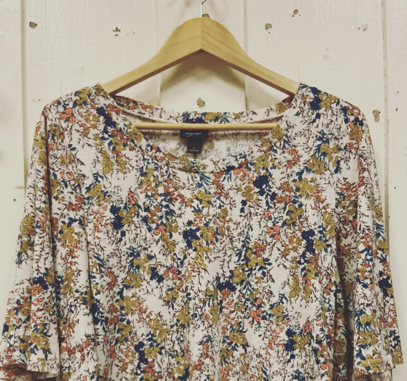 Crm/jade/pch Floral Top
Crm/jade
Size: Large