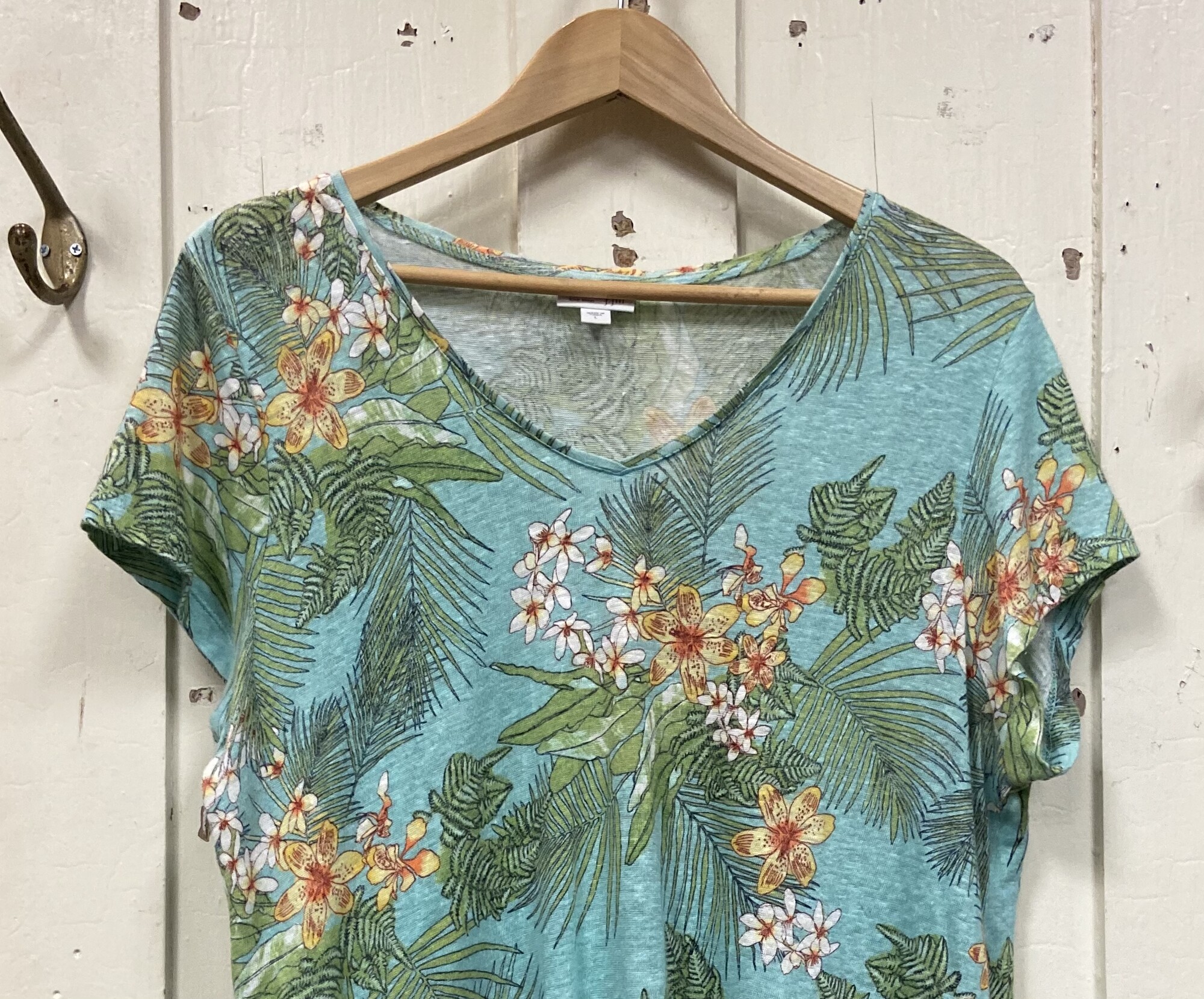 Teal Tropical Linen Tee
Teal/yll
Size: Large
