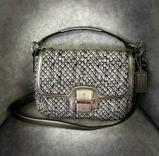 Coach
TAYLOR PYTHON PRINT FLAP SHOULDER CROSSBODY BAG
Snake print fabric with metallic leather trim
Inside zip and multi function pockets
Snap closure, fabric lining
Outside open pocket
Handle with 4 1/4\" drop
Longer strap for shoulder or cross body wear
9 1/4\" (L) x 6 3/4\" (H) x 2 3/4\" (W)
comes with Original Dust cover.
In beautiful condition and light weight to carry.