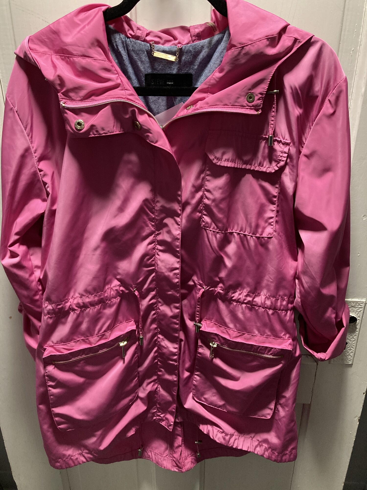 Steve Madden spring coat, Zip front, Hood, Pink,silver  hardware, adjustable waist Size: Small
Way cute!!!