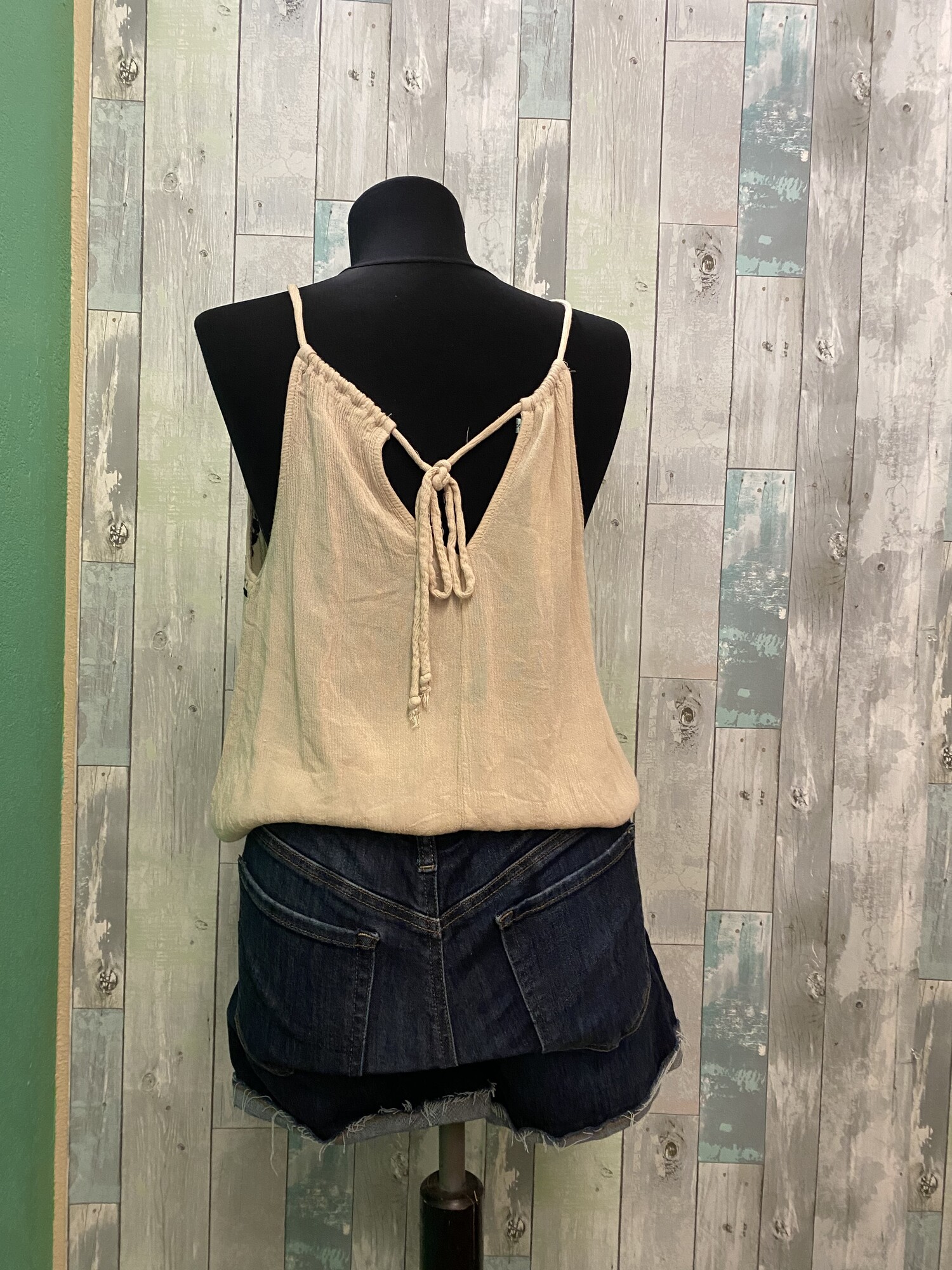 Maurices Flowy Tank
Tan
Size: Large

Great top with adjustable tie neckline!