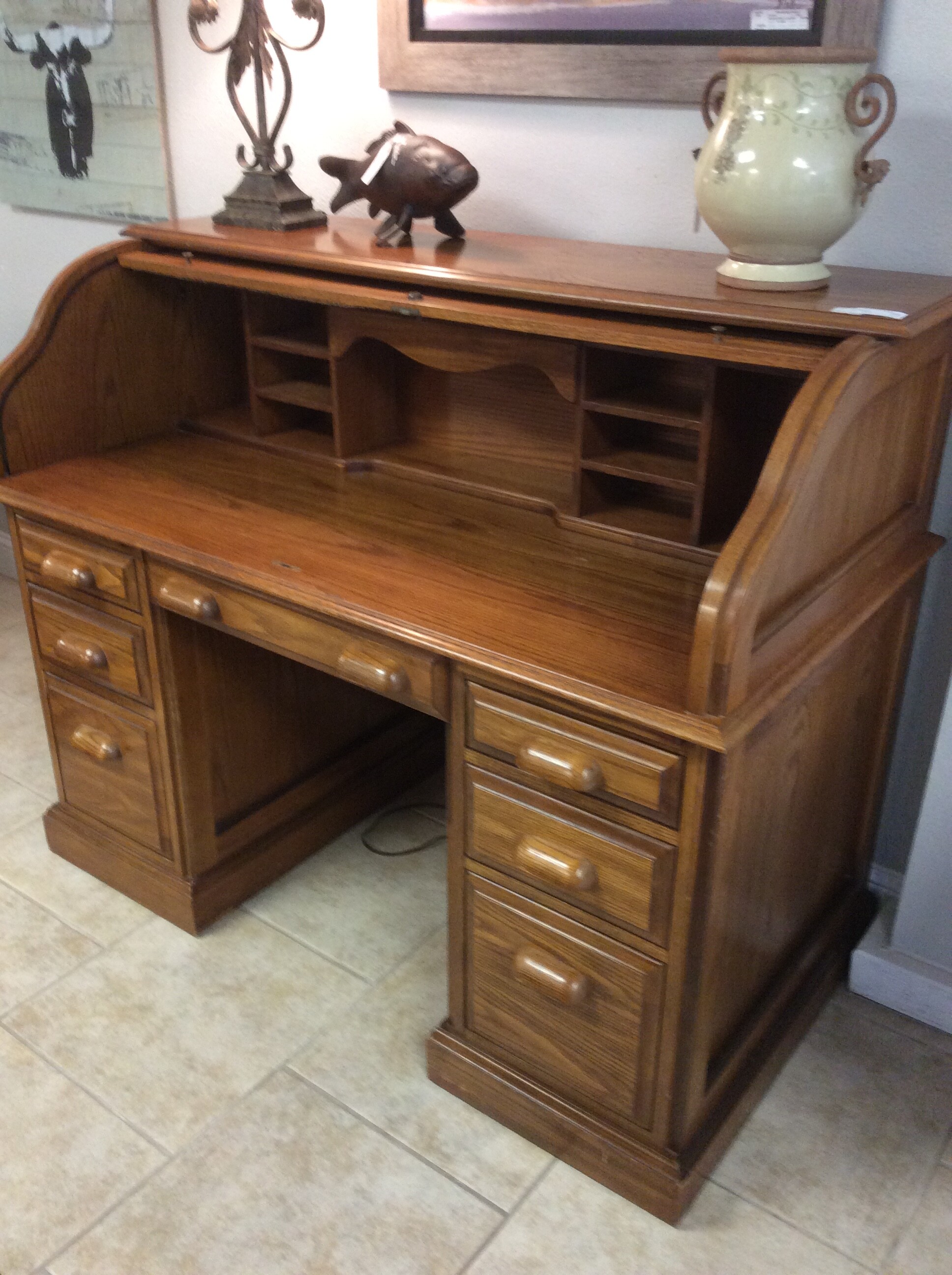 This is a beautiful Oak Rolltop desk in great condition.