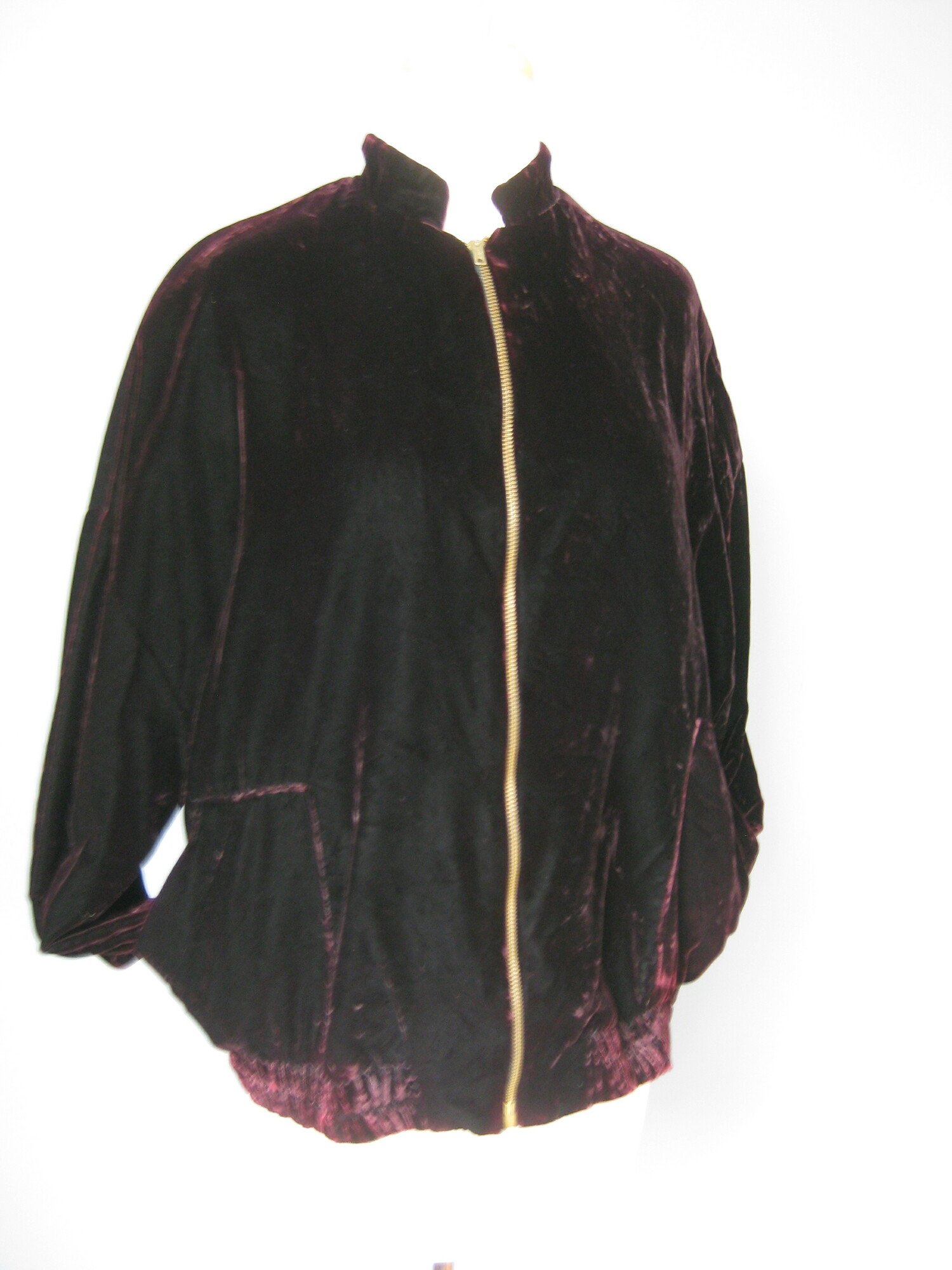 This is a deep deep almost black burgundy velvet warmup jacket upcycled by its former owner with sequined stars and tap shoes on the back.
Sturdy metal zipper
pockets
by Concepts
excellent condition

Flat Measurements:
Shoulder to Shoulder: 18
Armpit to Armpit: 22.5
Length: 28
Underarm sleeve seam: 16.5

excellent condition!

Thanks for looking!
#43215