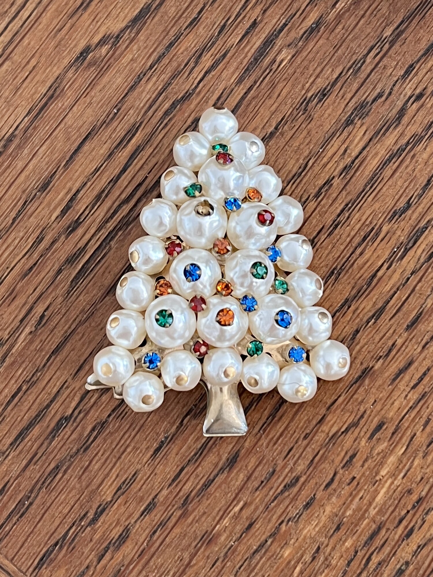 Vintage c. 1960s pearl & rhinestone Christmas Tree Brooch - 1 missing rhinestone which I couldn't see until my 3x zoom photo!  2x1.5