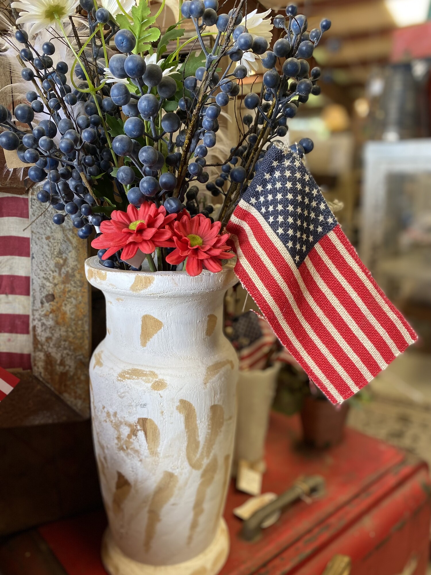 Show your pride with this burlap and branch flag
The stick is 14 inches tall and the flag measrues 9 and a half inches in length and 5 inches tall
Place this flag in vases with patriotic flowers, in a jar, bottle or just about anywhere you want to show your pride