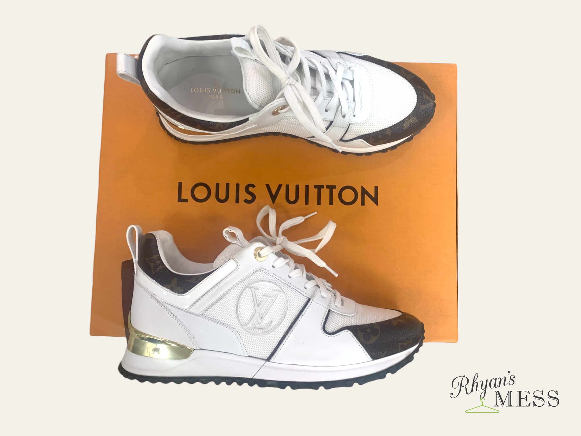 Louis Vuitton, Wht/brn, Size: 7
Worn once.
WIth box and credentials