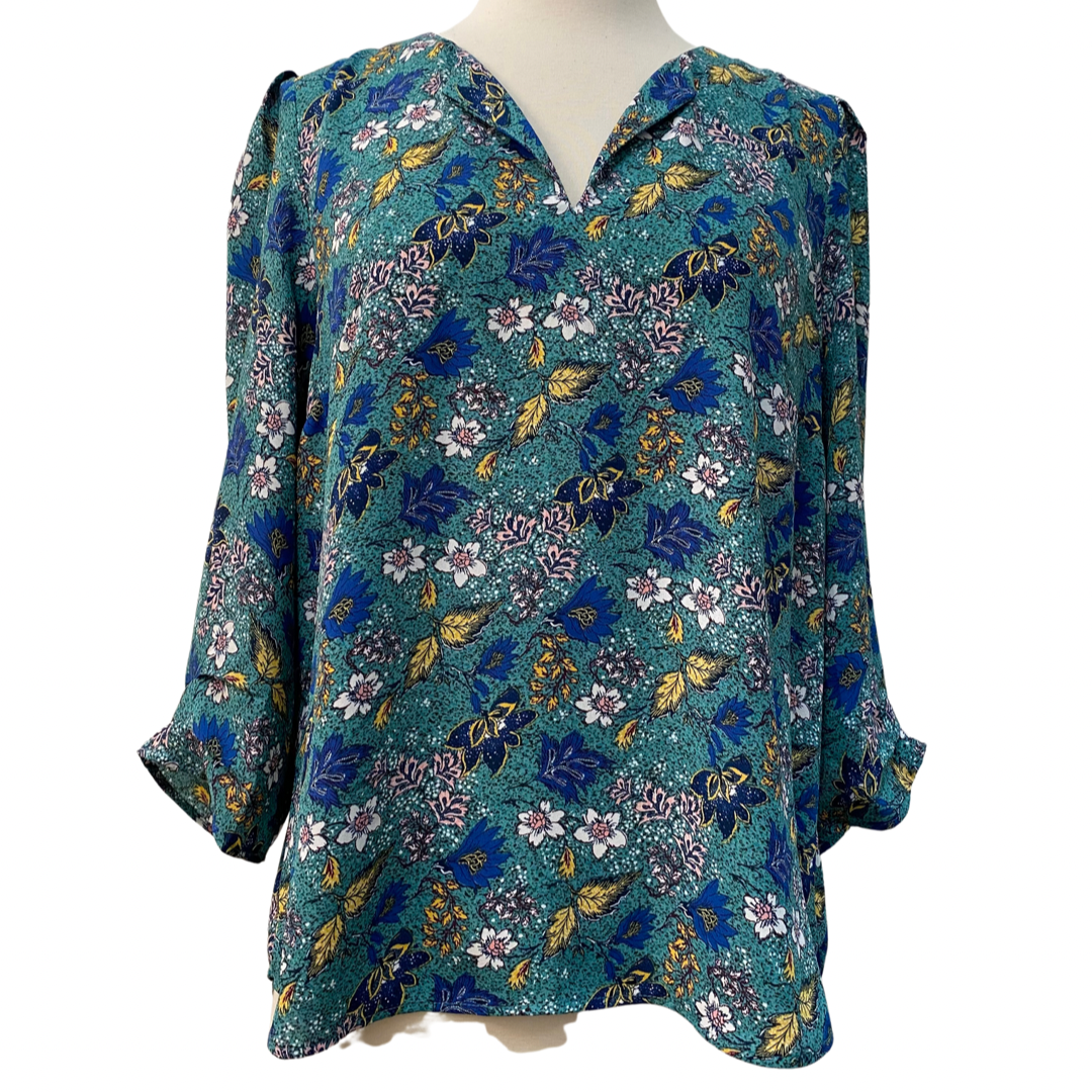 DR2 Floral Top with 3/4 Sleeves
Green, Black, Pink, White and Blue
Size: Medium