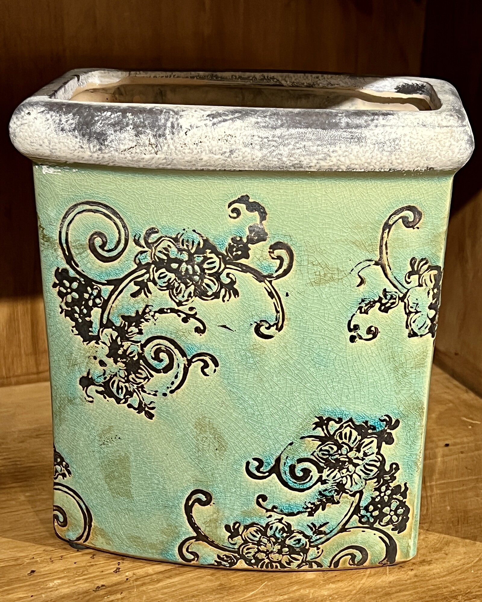 Pottery Vase
Size: 7x4x8