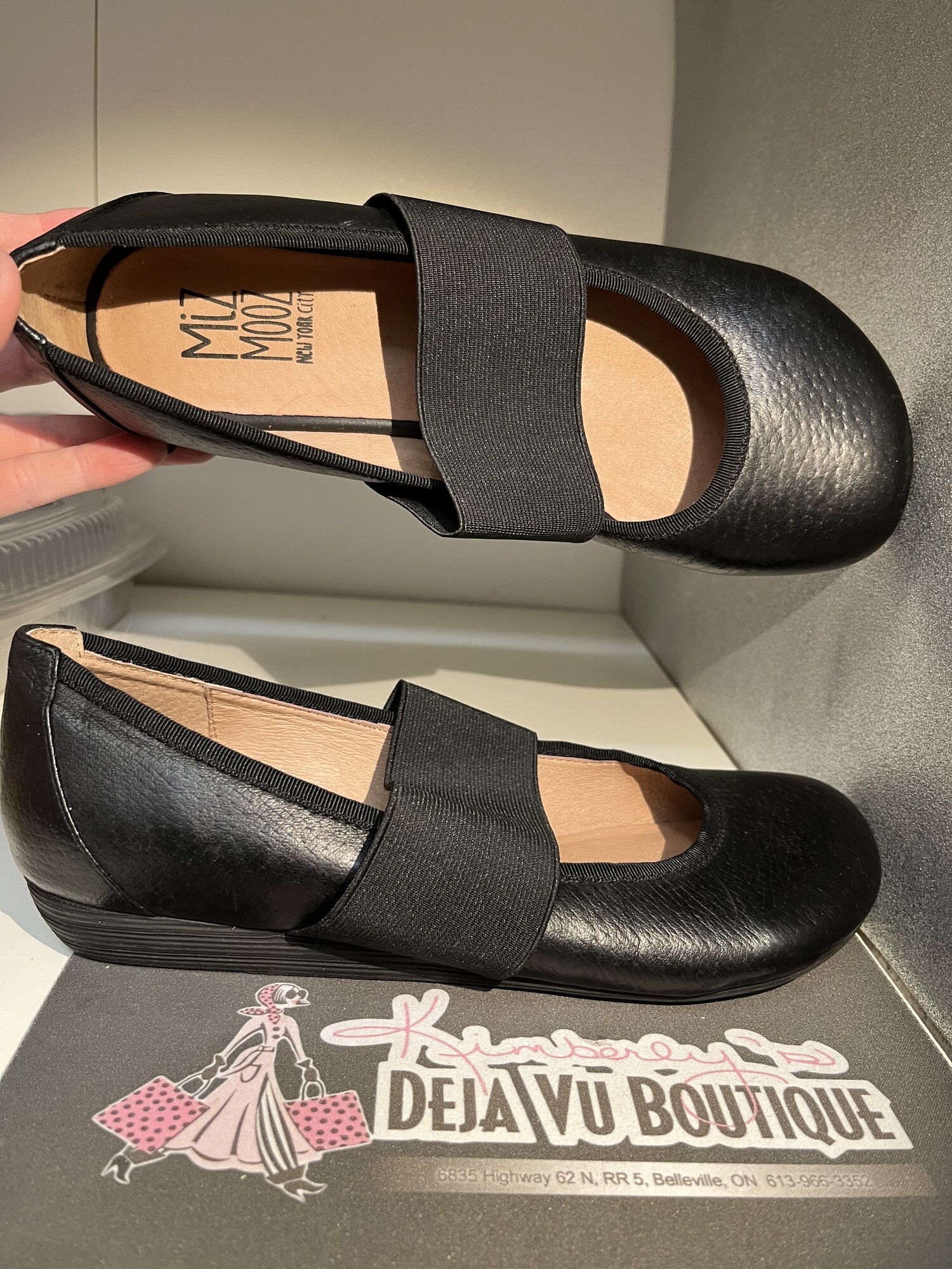 Leather Flats, Black, Size: 9 in excellent preloved condition!
