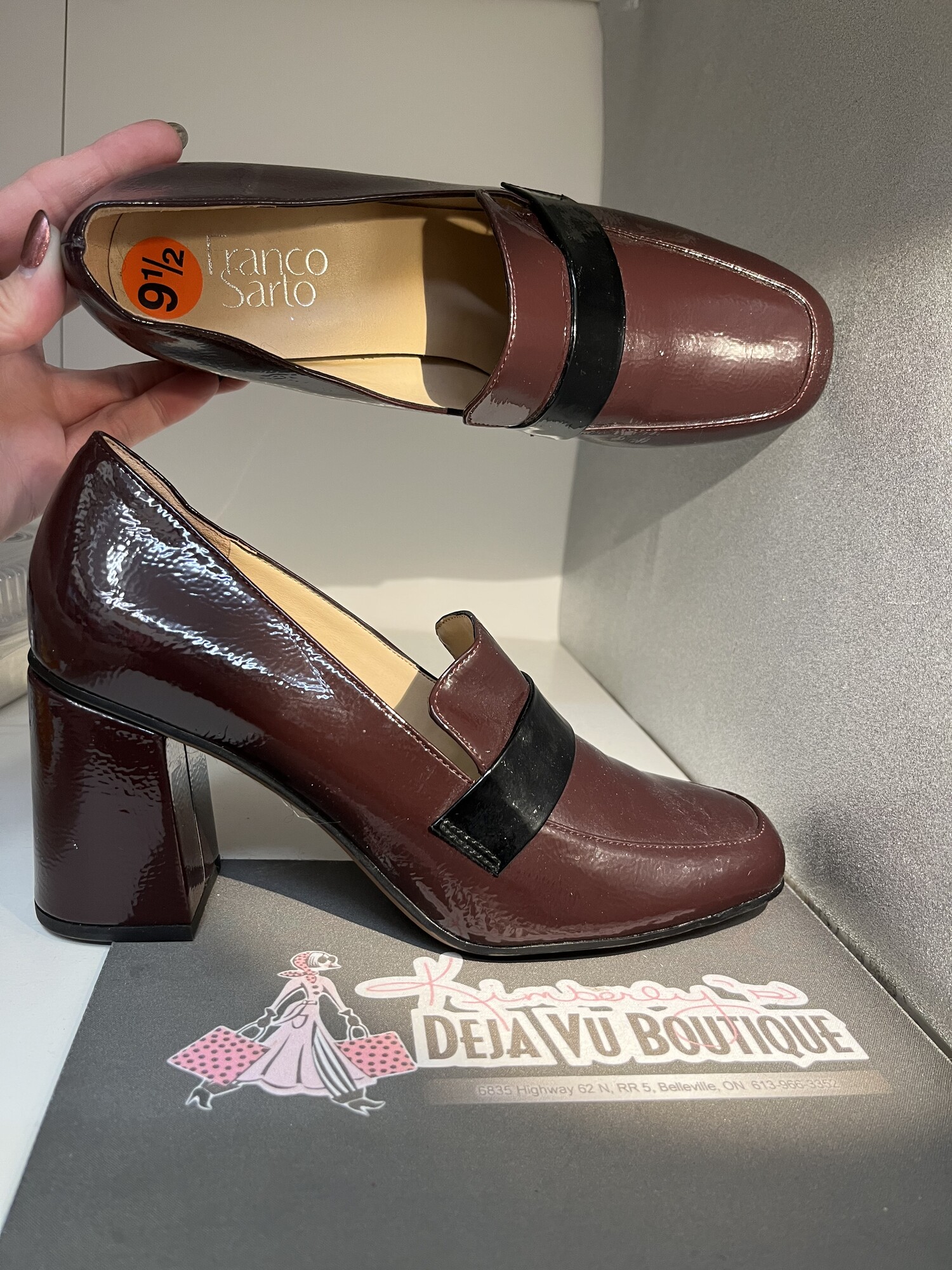 Black Strap Non leather Heels, Burgandy, Size: 9.5 in Excellent preloved condition!