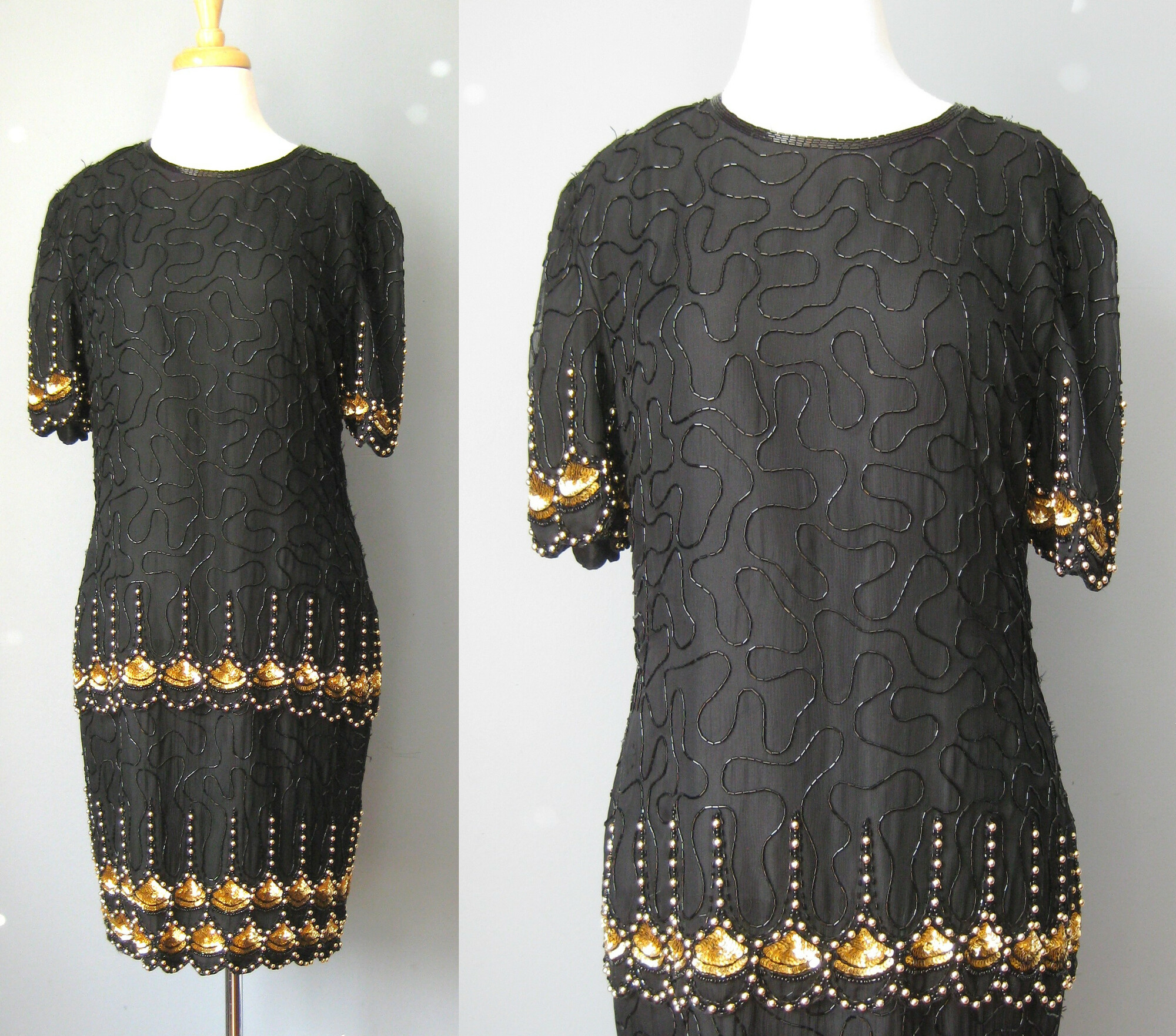 Vtg L. Kazar Beaded, Black, Size: XL
This spectacular sequined silk cocktail dress from the 1980s is perfect for festive evening occasions.    Especially if the event has a Roaring Twenties Theme.
The straight silhouette, emphasized by vertical design lines is both flattering and evocative of the era.
The dropped waist with inverted and stylized papyrus symbols evokes Ancient Egypt a favorite design inspiration in the 1920s.

The silk shell is fully lined. There is no stretch to this garment, it has a zipper in the center of the back.
The dress is by Lawrence Kazar.

Here are the flat measurements, please double where appropriate:
Shoulder to Shoulder: 16
Armpit to Armpit: 21
Waist: 17
Hips: 20
Length from back of neck to hem: 38

The dress itself is in excellent condition.  As is almost always the case with these dresses with overall beading, there are a few beads missing in the seat area.


Thank you for looking!
#42887