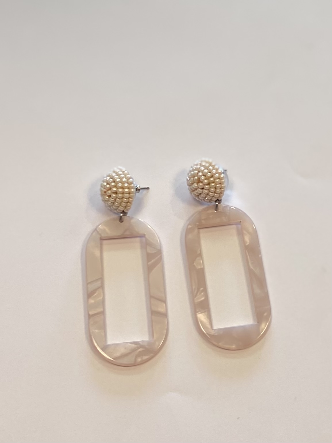 Pnk/bead Cut Out Earrings
Pink
Size: Earrings
