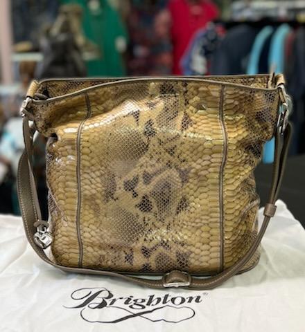 BRIGHTON
Leather  Brighton snake print soft bucket shoulder bag.
2 zipper pockets and 2 small pockets.
Comes with Original Dust Cover.
Original Retail Price:  $350.00
This bag is in like new condition.