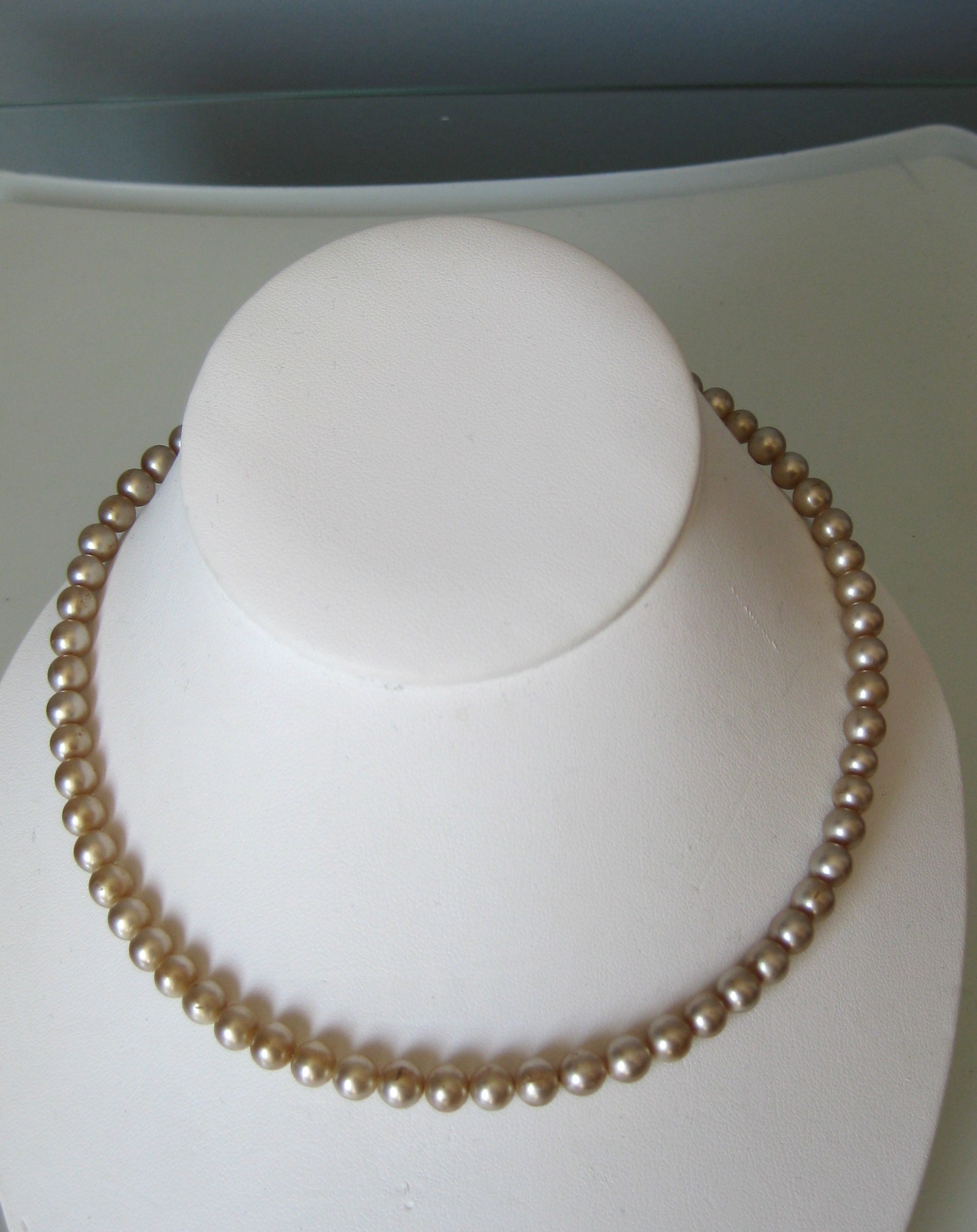 Vtg Faux Pearls, None, Size: None
Quite old strand of faux pearls.
Glass with a beautiful clasp decorated with sparkly rhinestones.
Choker length 14
No knots between the pearls
old with a bit of flaking of the finish on the pearls and also a bit of corrosion on the clasp.

thanks for looking!
#50978
