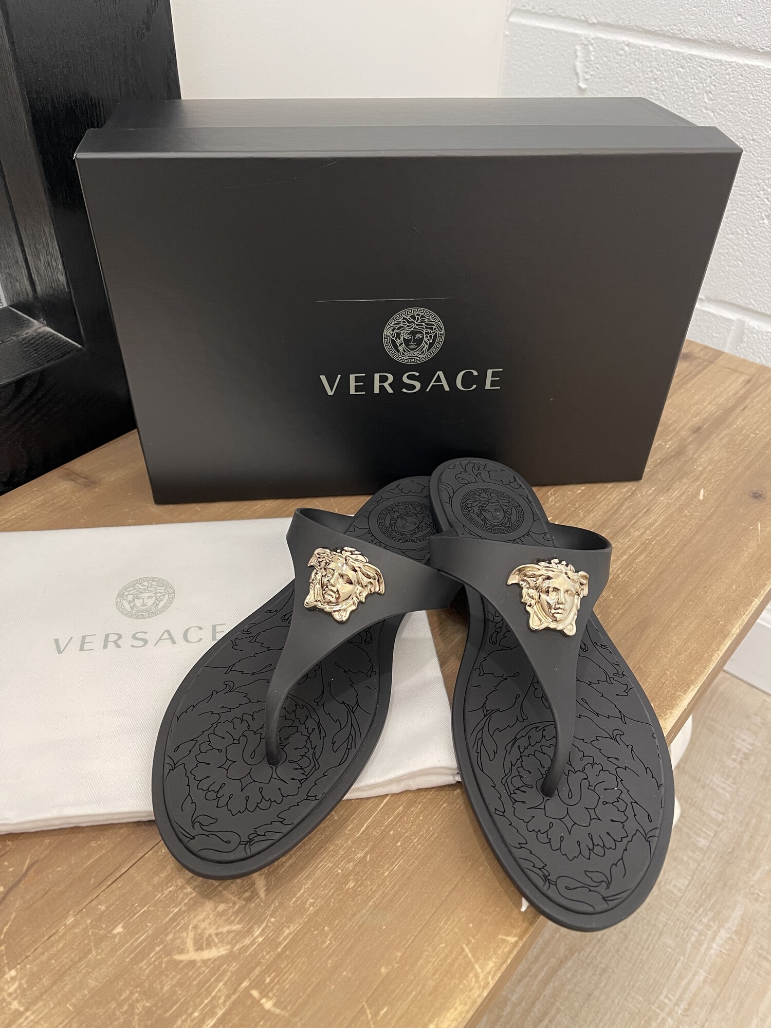 Versace, Black, Size: 8