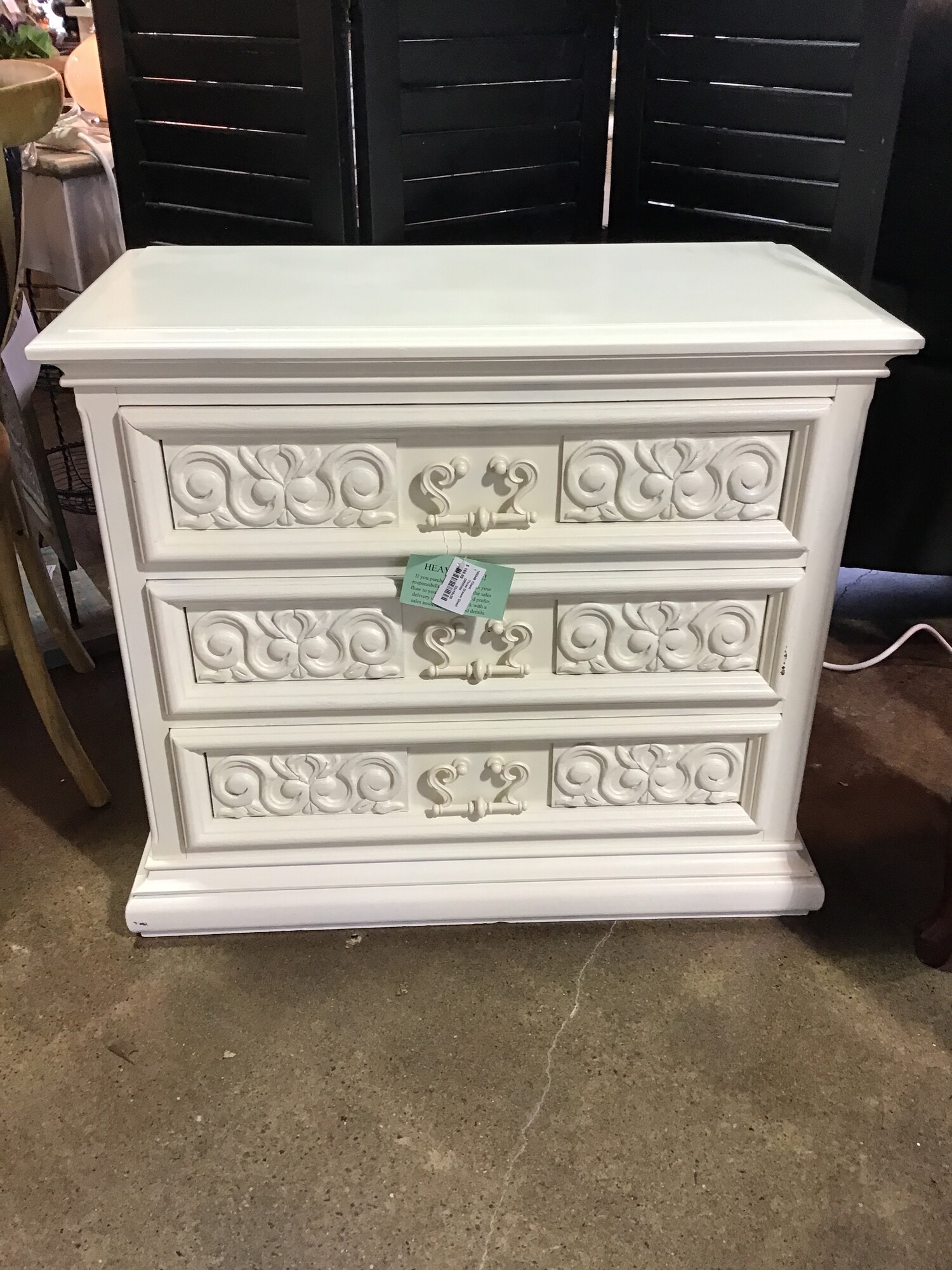 Three Drawer Chest
Painted Off White
Decorative drawer front
Chunky handles

DImensions: 32x16x28