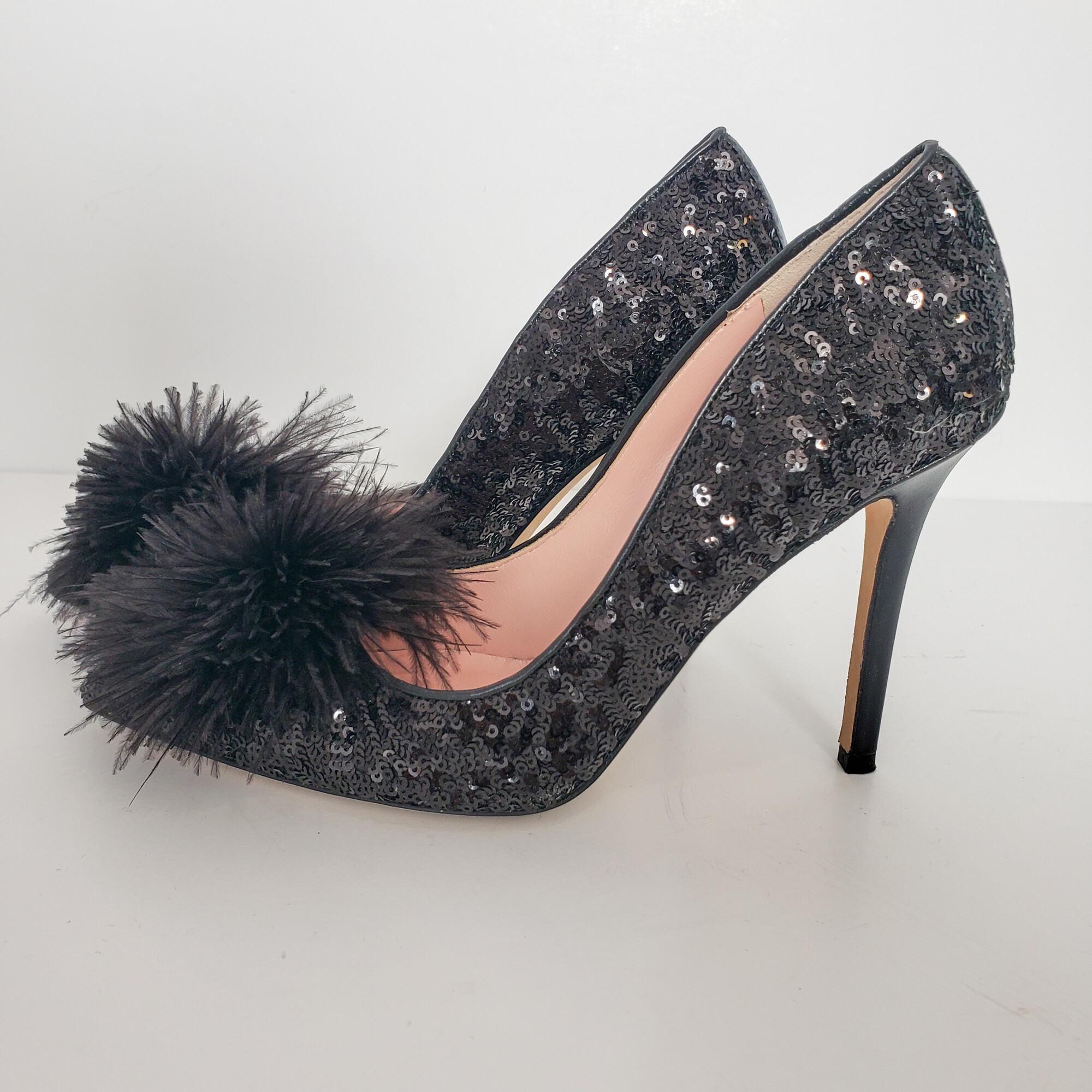 Kate Spade
Black Sequin Heel w Furry pom on the front
Size: 7