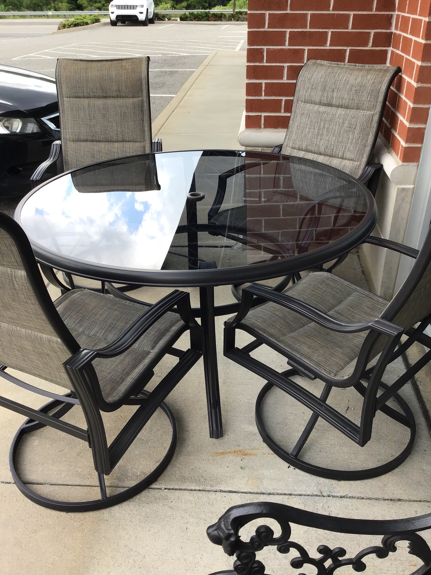 Outdoor Dining Set
Round Glasstop Table
Black frame
4 x Swivel Padded Sling Chairs
Black/Brown Fabric
Table and chairs come with Duck Covers!

Table Dimensions: 53x53x29