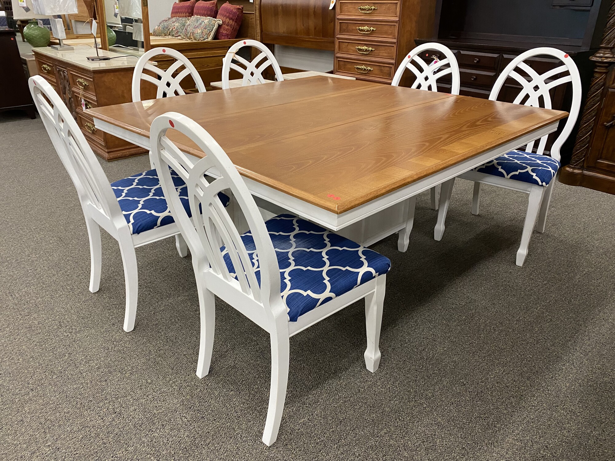 White Base Table with 6 Chairs and 1 Leaf
