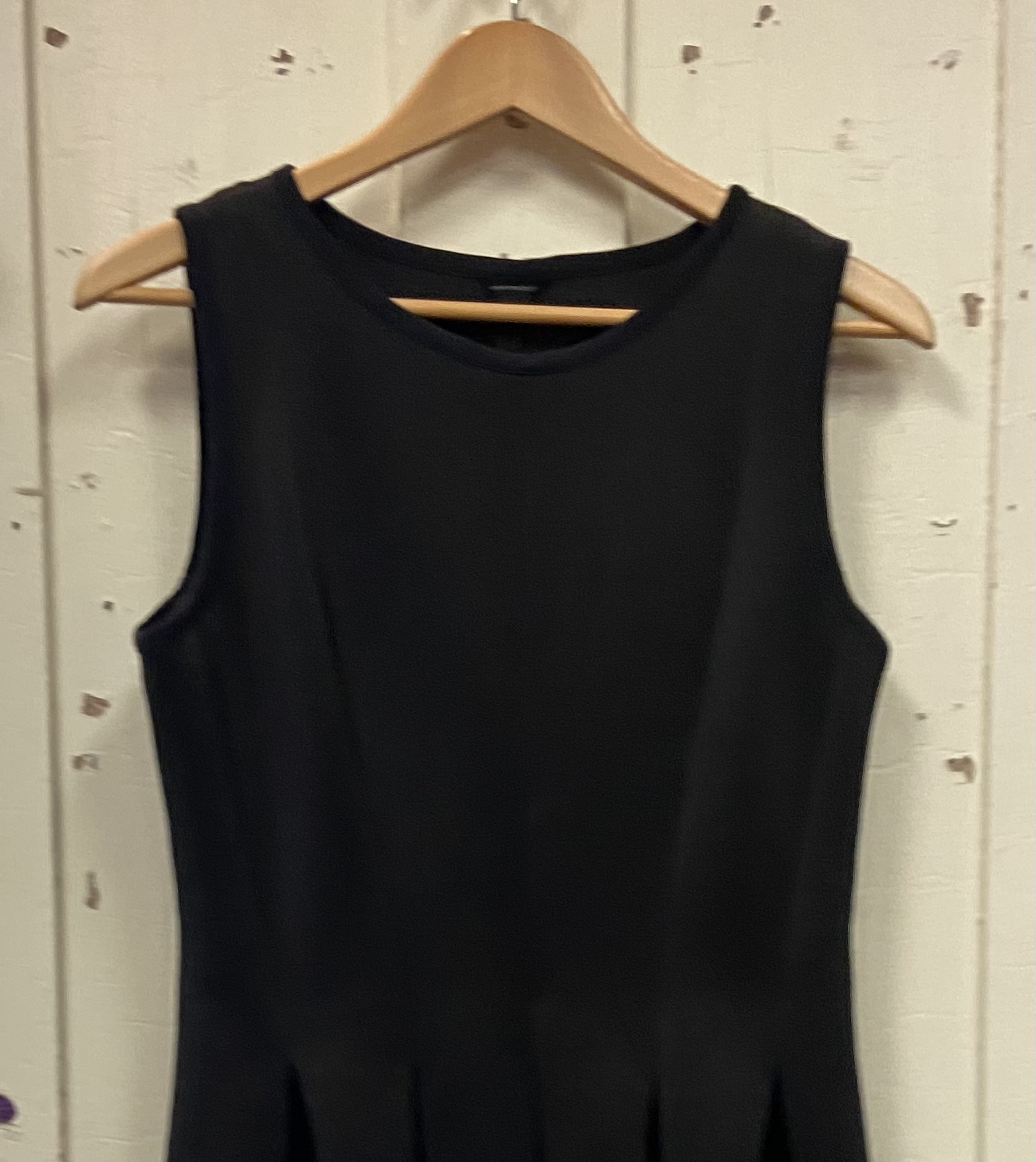 Blk Cutout Pleated Dress
Black
Size: 10 R $120
