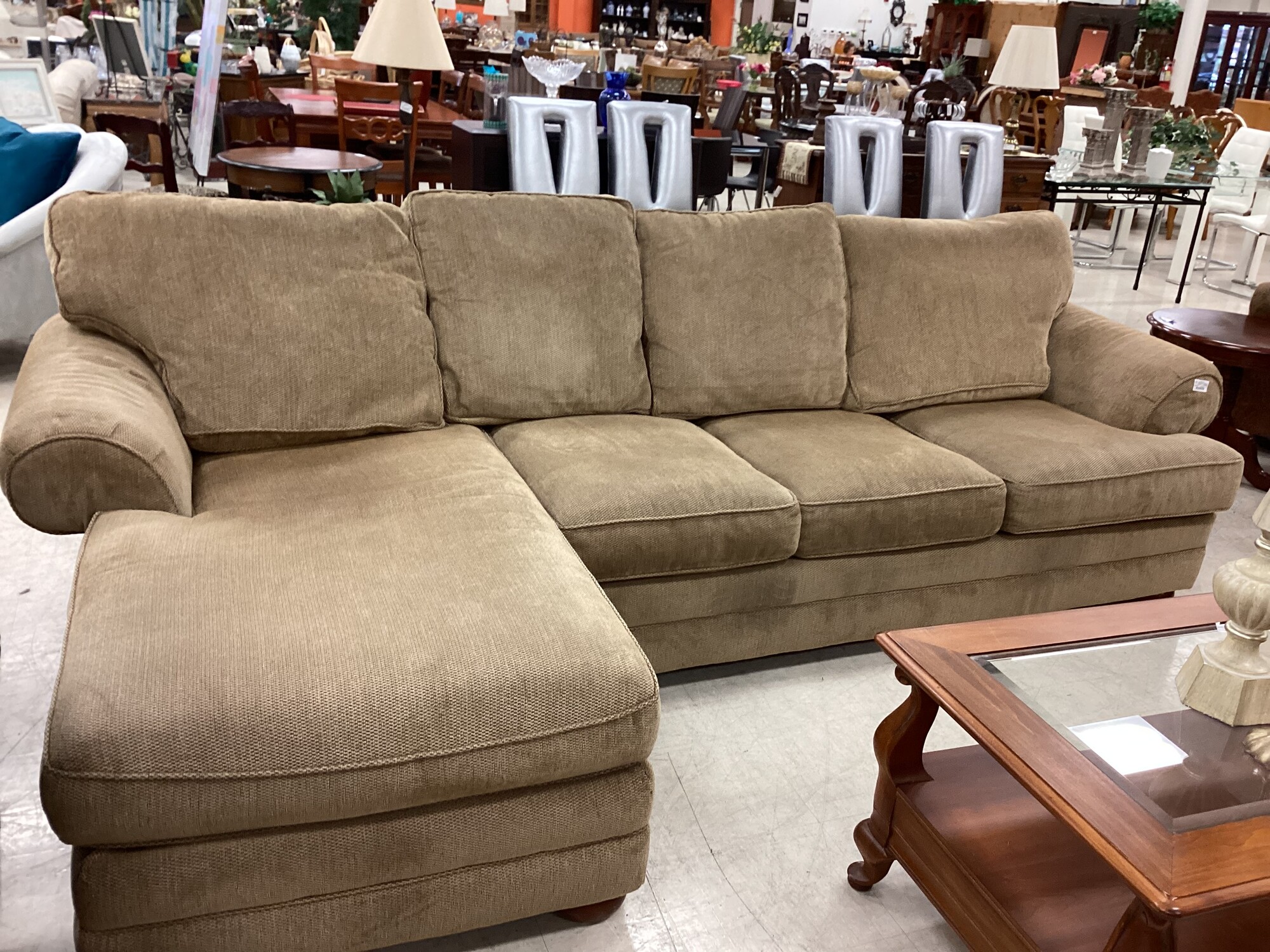 Bassett 2pc Sectional, Camel, 2 Pieces
119 In W