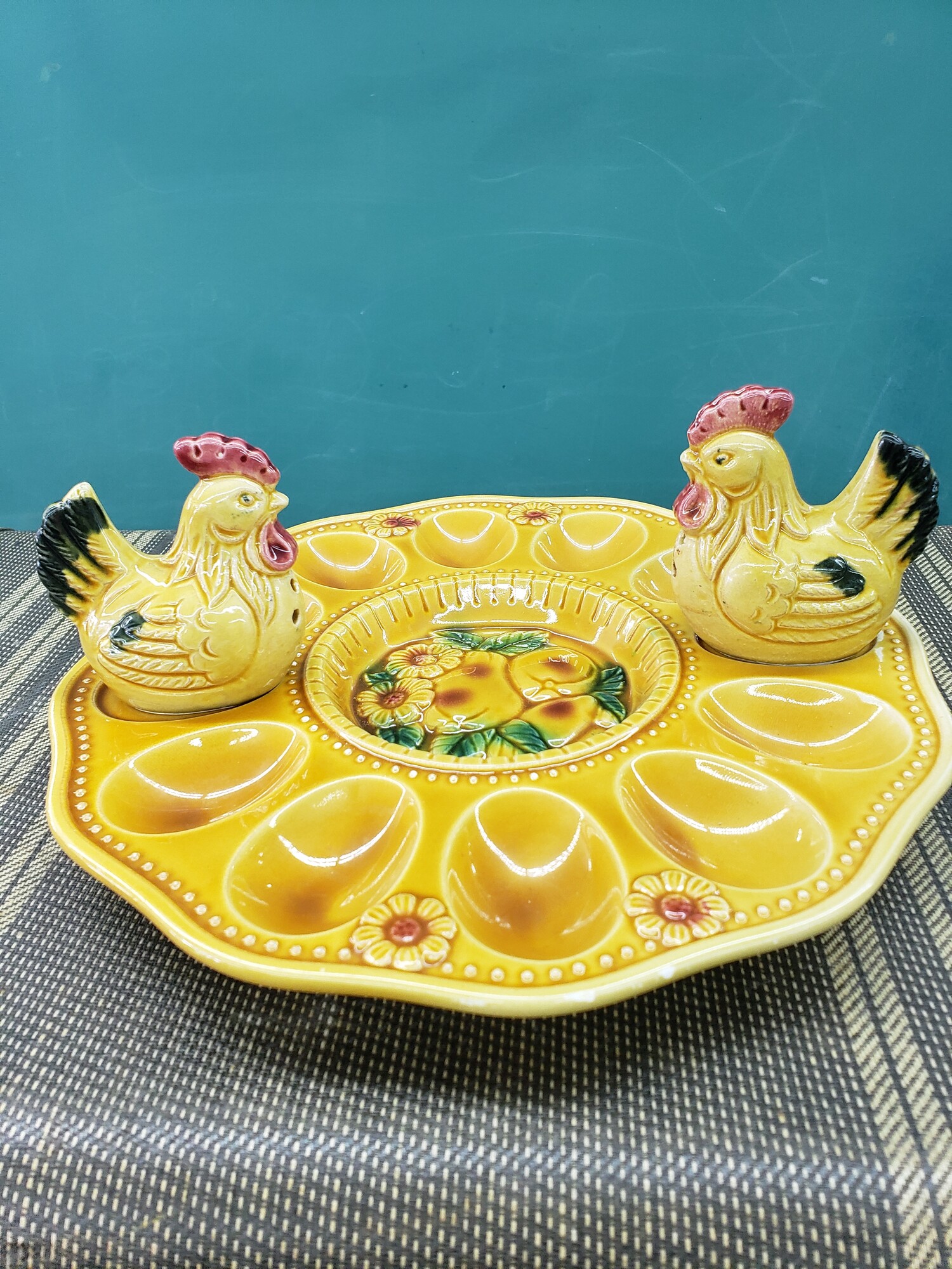 Ceramic Egg Plate, Yellow, Size: W/Rooster S & P