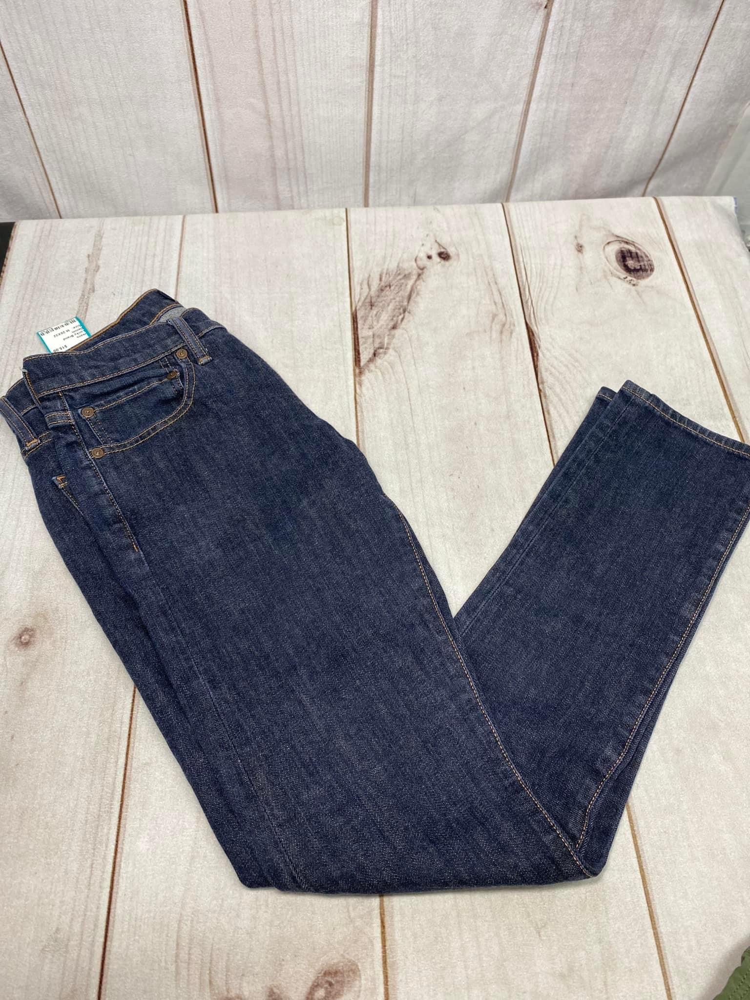 Lucky Brand Jeans - EUC
Dark Denim - Style 110 Skinny
94% Cotton, 5% Poly, 1% Elastane
Size: Mens 28X32