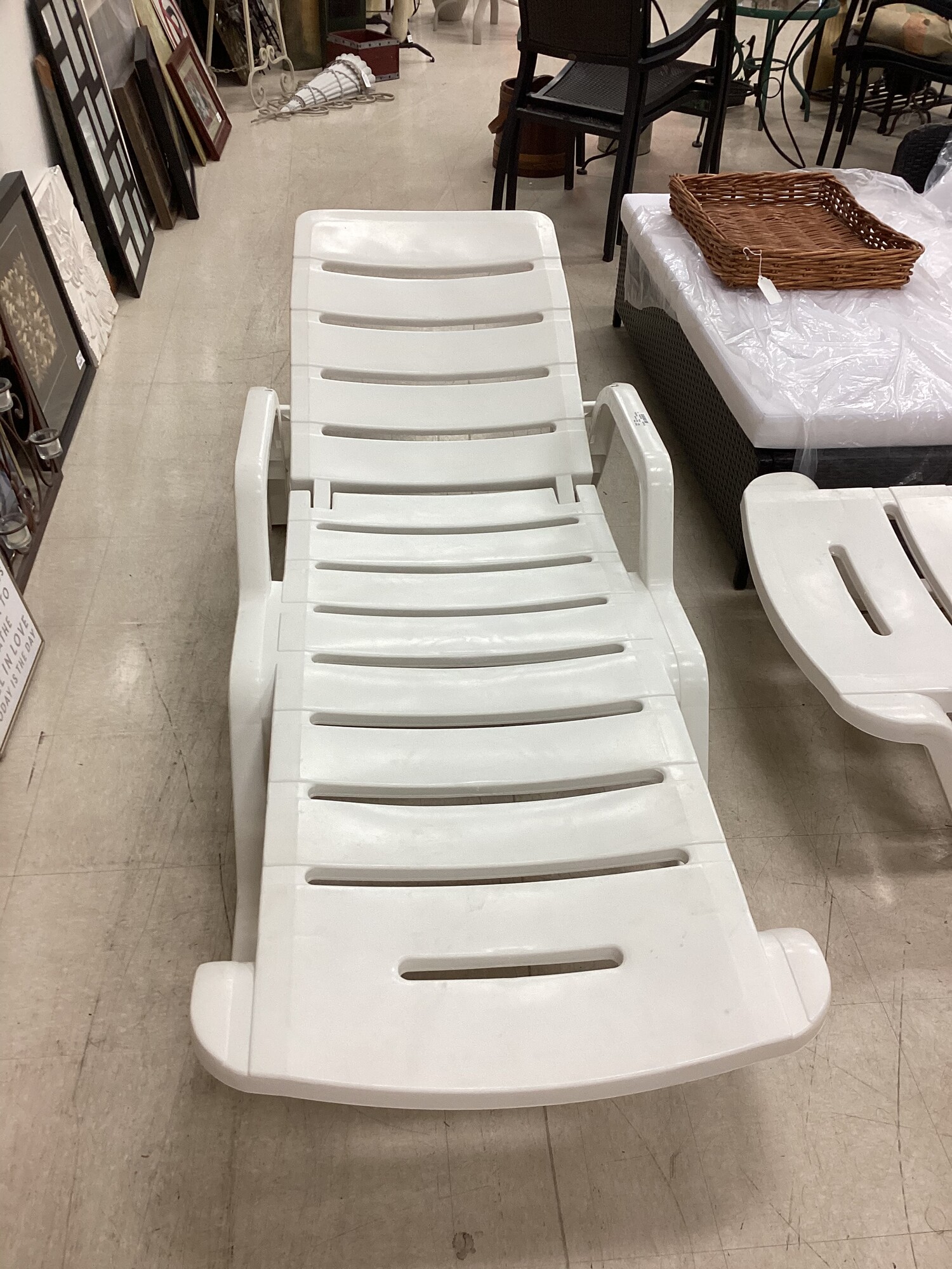 Patio Lounger, White, Adjustable
70 In x 27 In