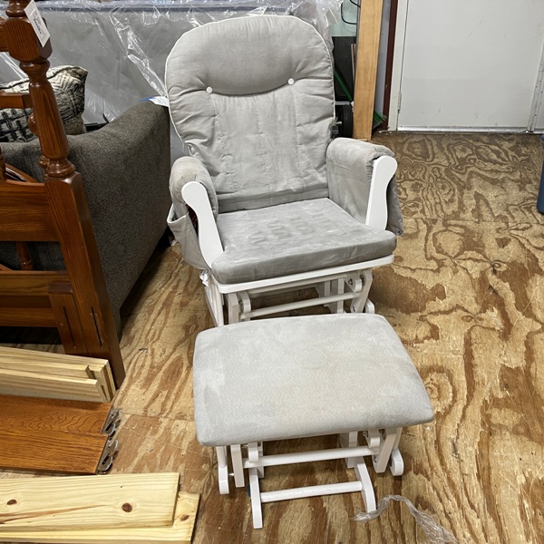 Rocker/Glider W/Footstool Savannah Furniture Consignment