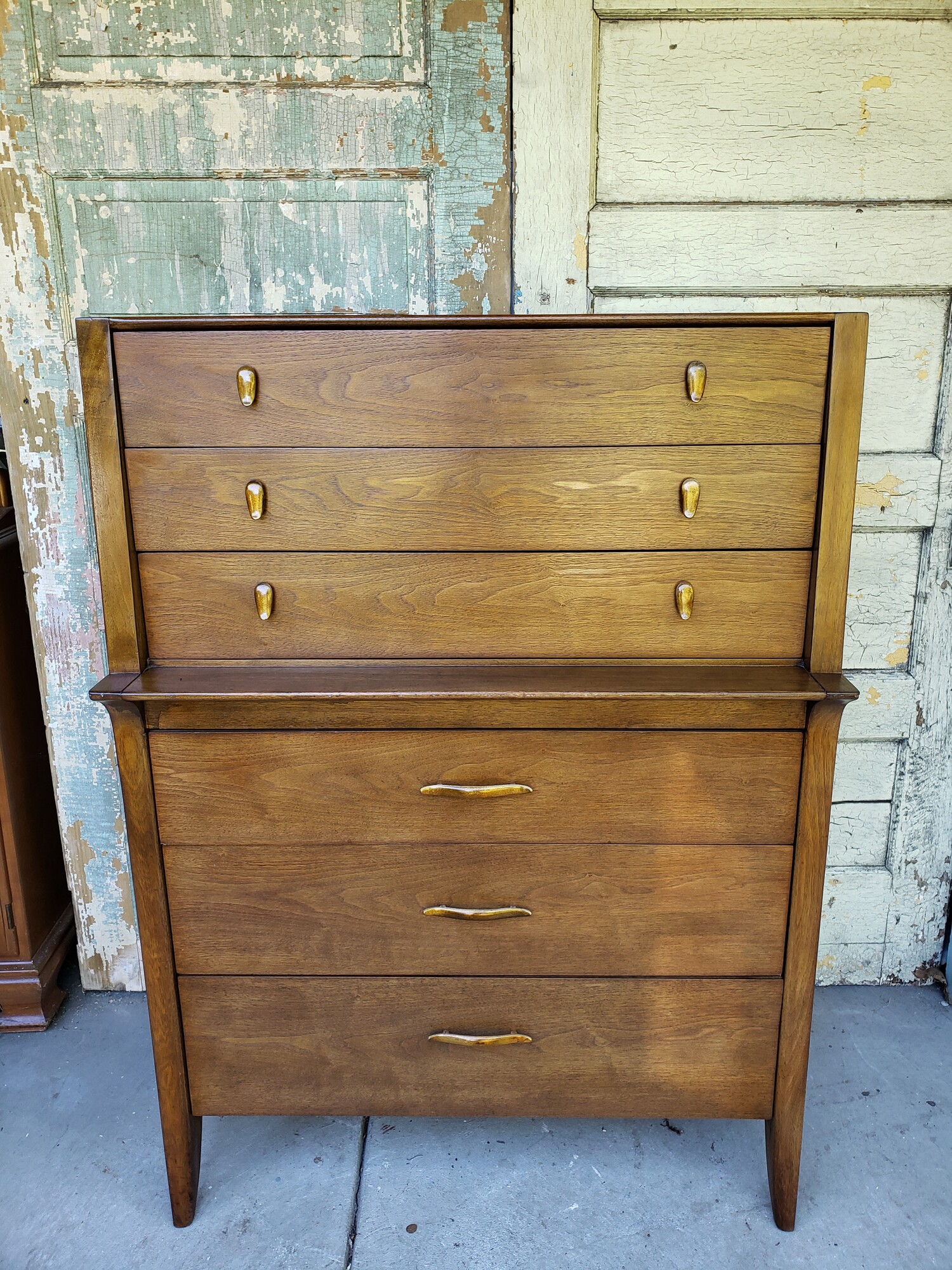 Vintage MCM Dresser by Drexel. Very nice condition. Size: 48x34x21