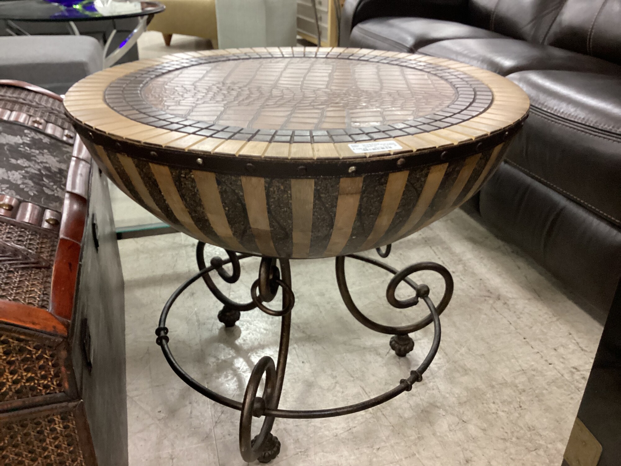 Rnd Striped End Table, WghtIron, Drum Like
29 in Wide x 24 in Tall
