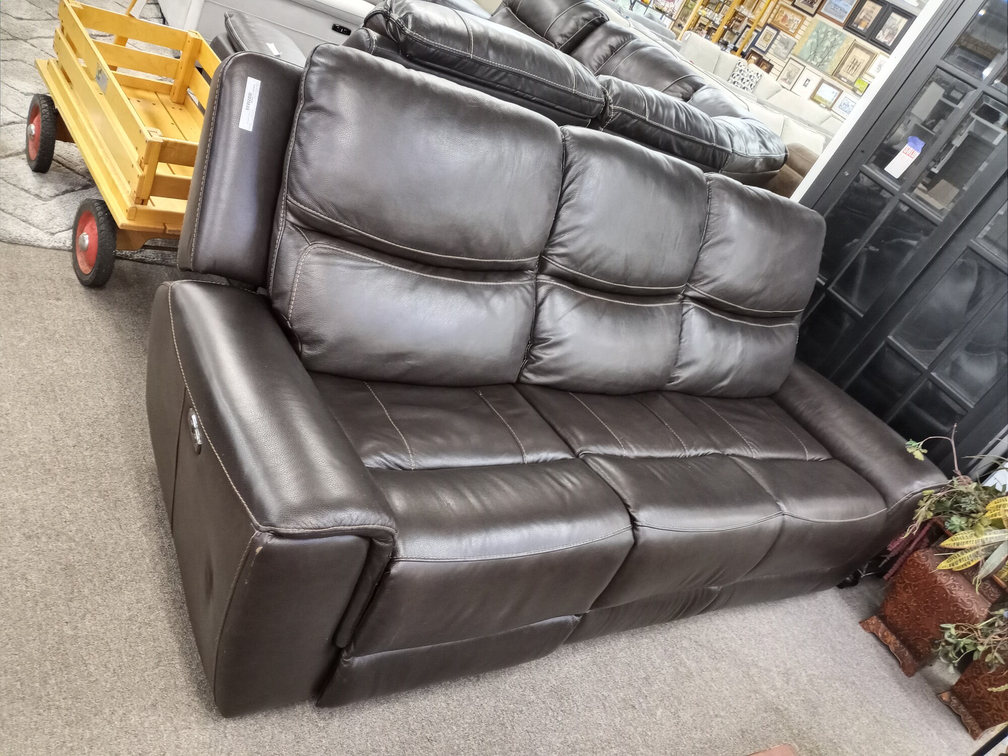 Leather Power Recliner dual with power headrest & USB . Nice thicker brown leather