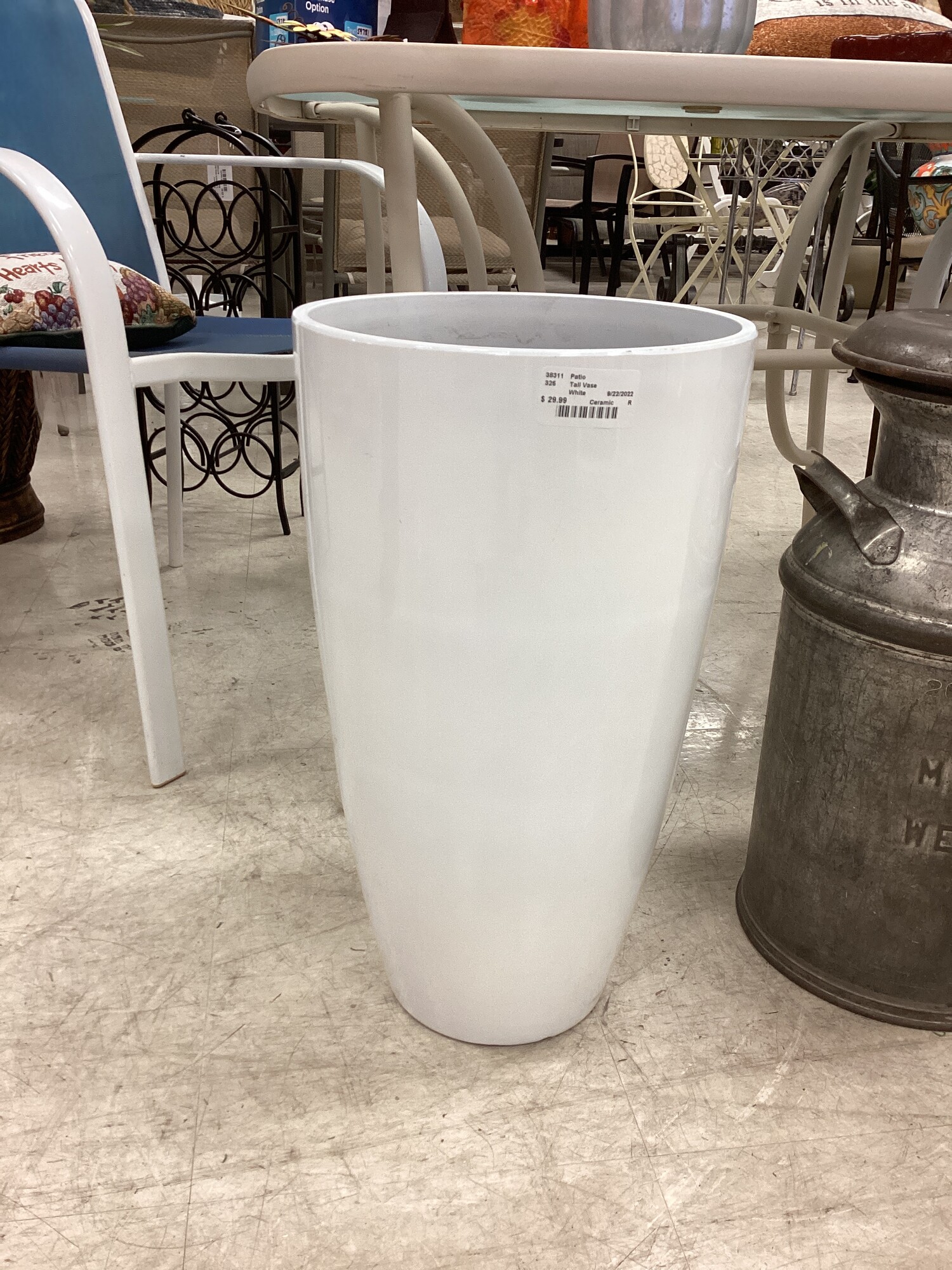 Tall Vase, White, Plastic
21 In T  x  12 In Rd
