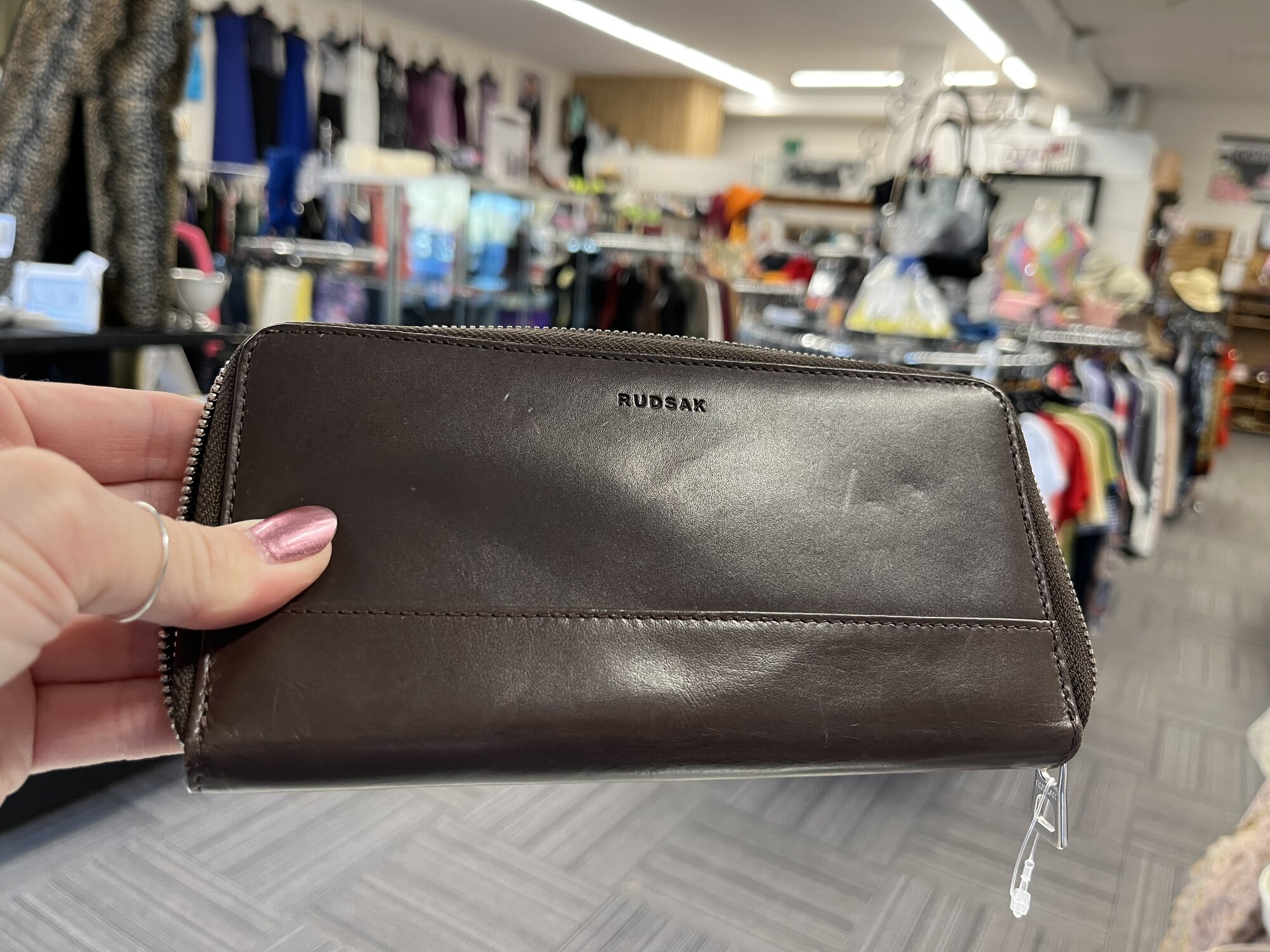 Brown Zip Leather Wallet in Excellent preloved condition!