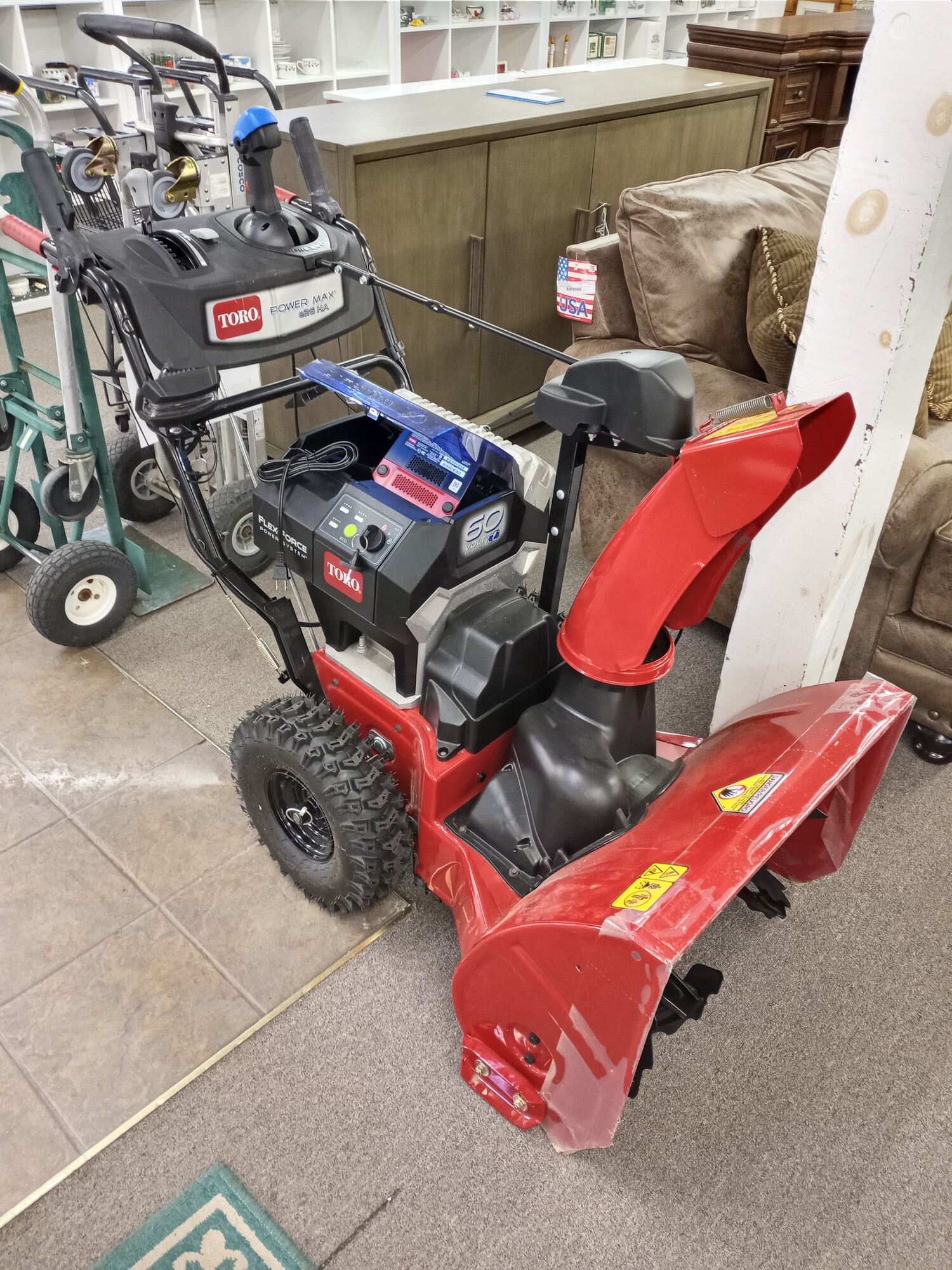 Toro E26 Snowblower Electric. Just in 10-1-22 batteries missing and on order .