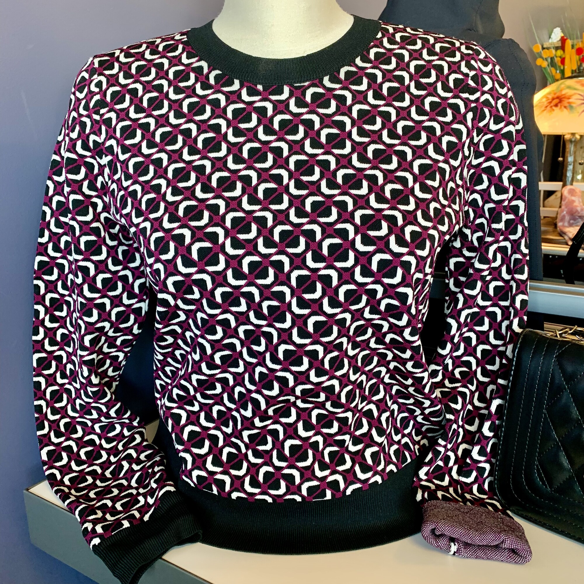 Michael Kors Sweater,
Colour: Black ecru and maroon,
Size: Medium