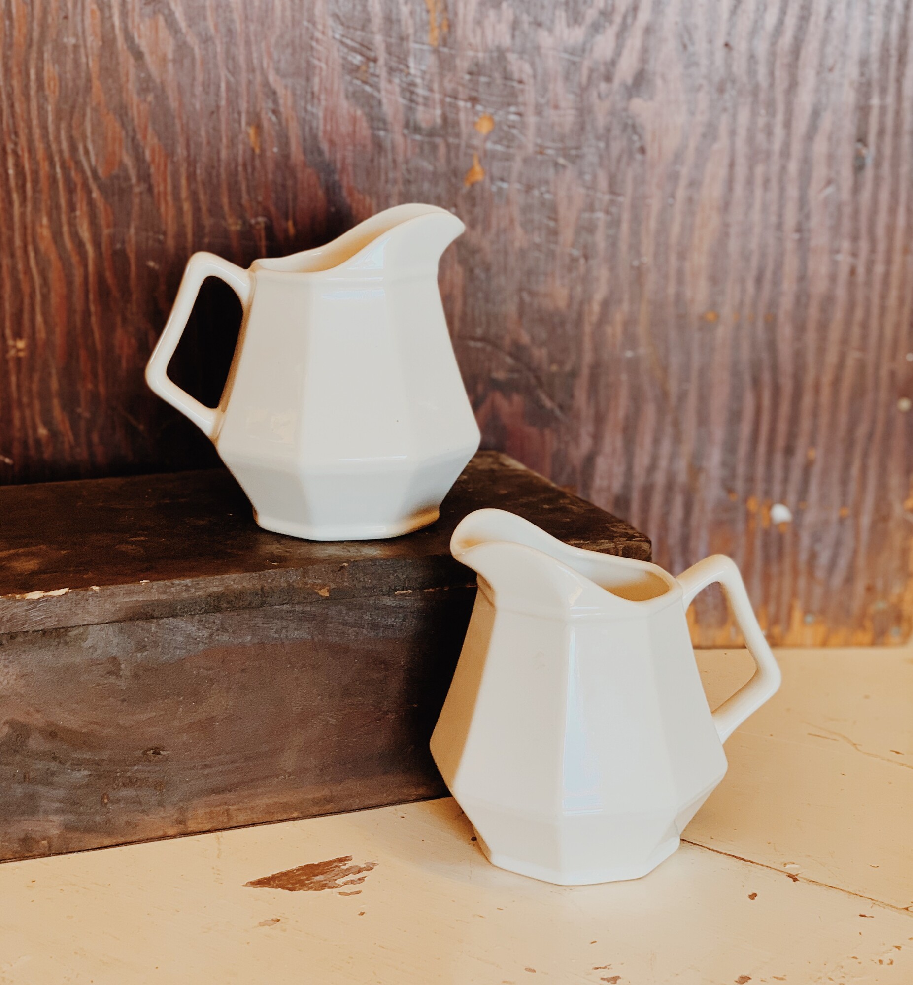 These adorable, vintage inspired cream pitchers make beautiful kitchen decor! Place these on kitchen shelves, in glass door cabinets, or use them to serve!

Measurements: 4 Inches x  4.25 Inches x 3.5 Inches