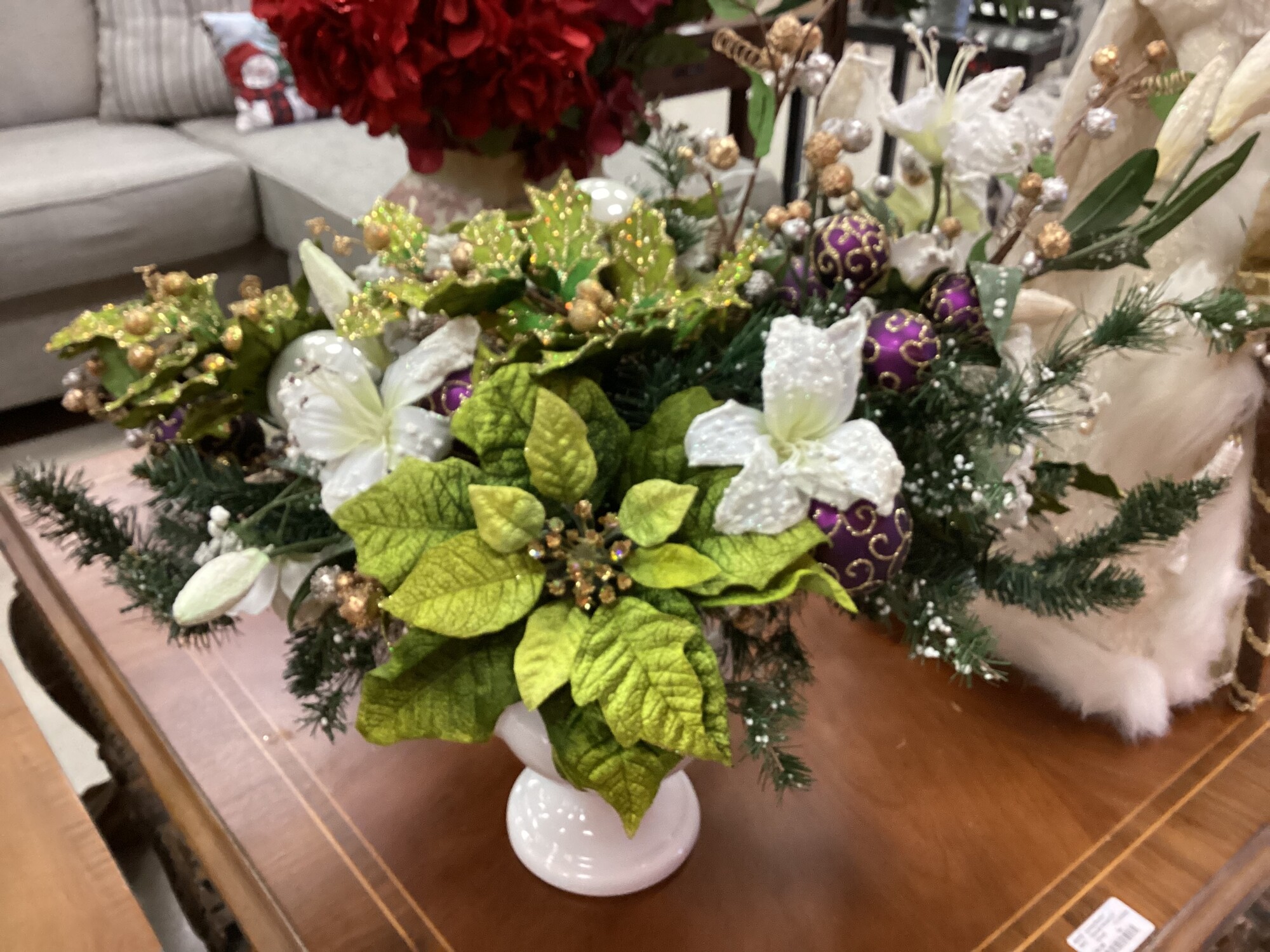 Centerpiece Green Poinsettia, White, Balls
27 in Wide x17 in Deep x 23 in Tall