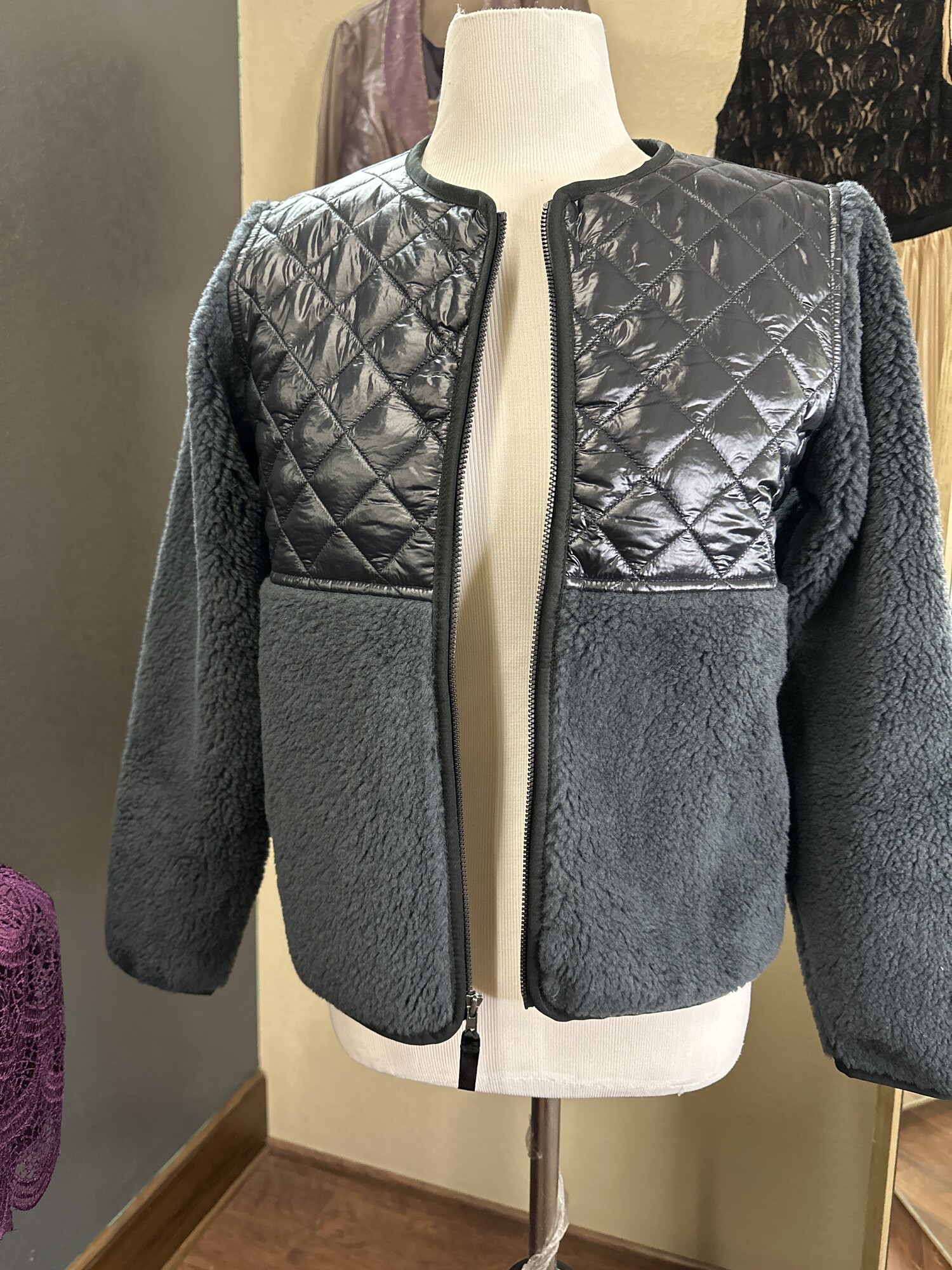 Patagonia Zip Fleece, Black, Size: XS, Stylist addition wardrobe!  Get it while we still have it.